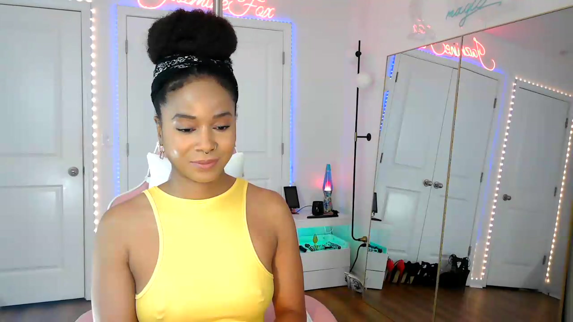 Gallery image thumbnail from Jazminefox's myfreecams stream on, 08/10/2026, 19:05 image 7 of 20