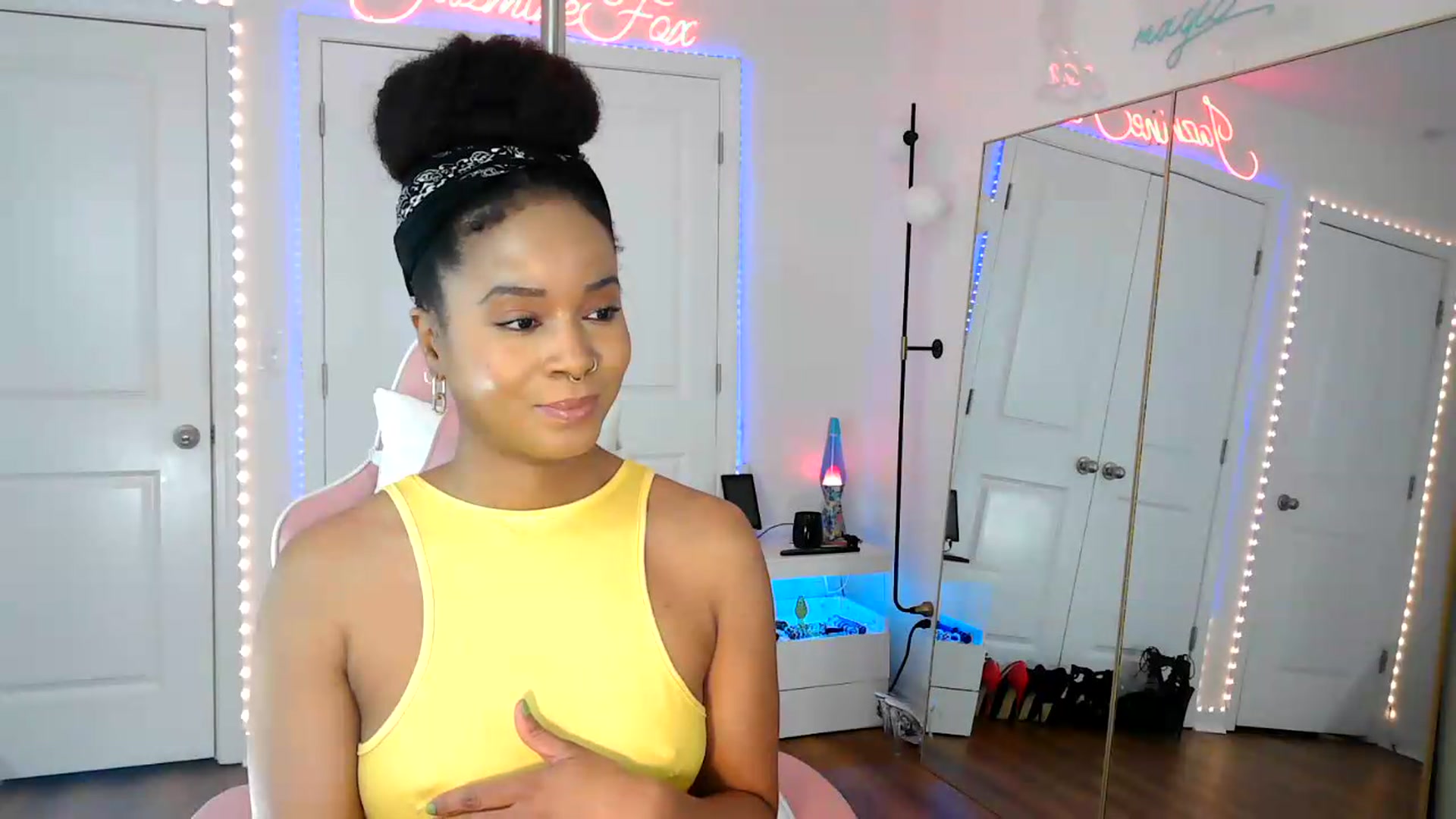 Gallery image thumbnail from Jazminefox's myfreecams stream on, 08/10/2026, 19:05 image 8 of 20