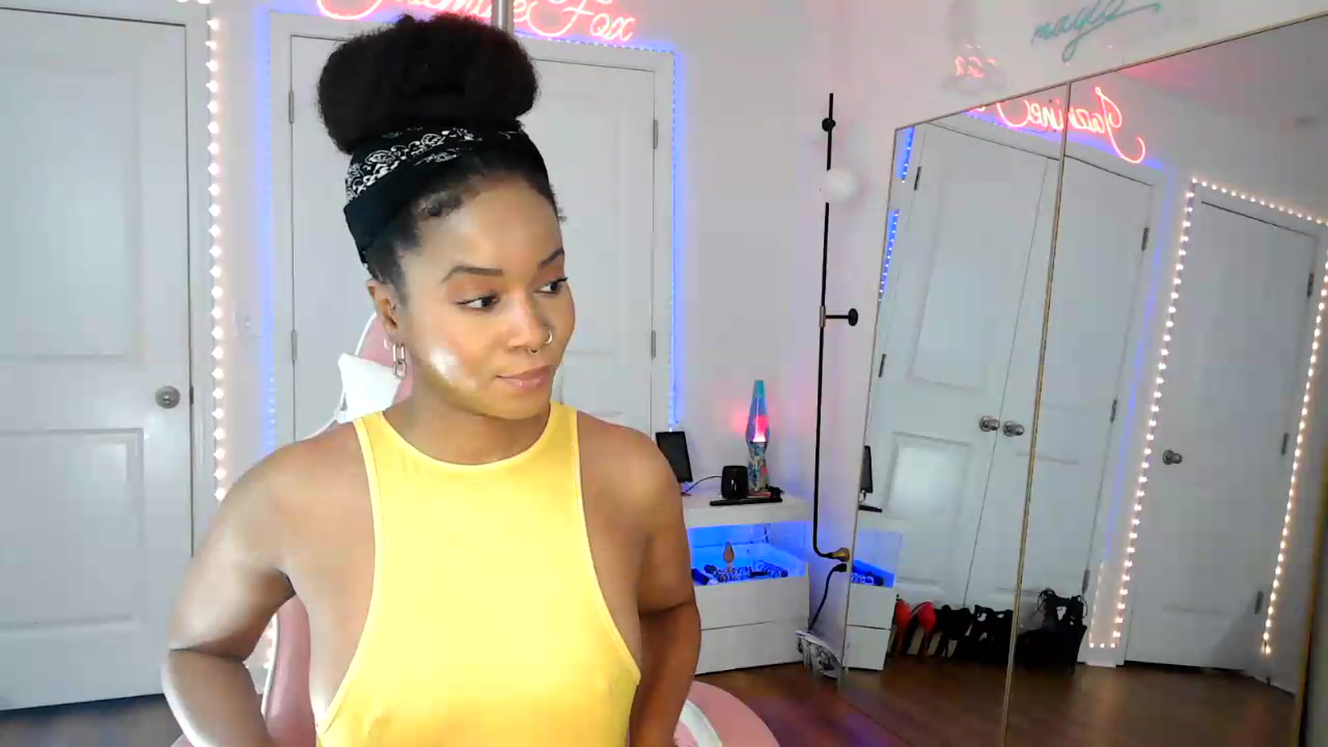Gallery image thumbnail from Jazminefox's myfreecams stream on, 08/10/2026, 19:05 image 5 of 20