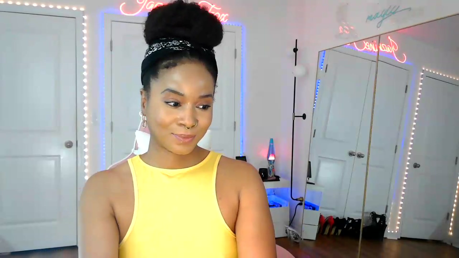Gallery image thumbnail from Jazminefox's myfreecams stream on, 08/10/2026, 19:05 image 15 of 20