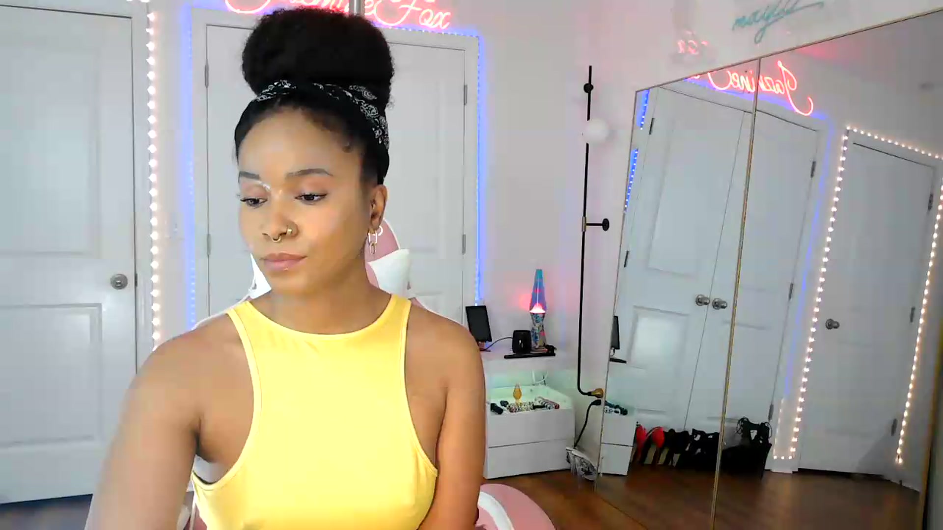 Gallery image thumbnail from Jazminefox's myfreecams stream on, 08/10/2026, 19:05 image 3 of 20