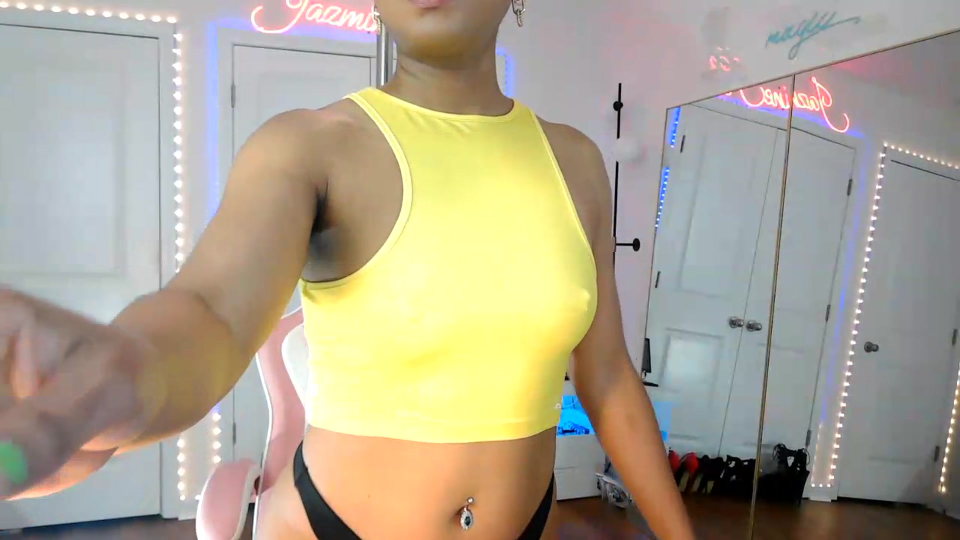 Gallery image thumbnail from Jazminefox's myfreecams stream on, 08/10/2026, 19:05 image 18 of 20