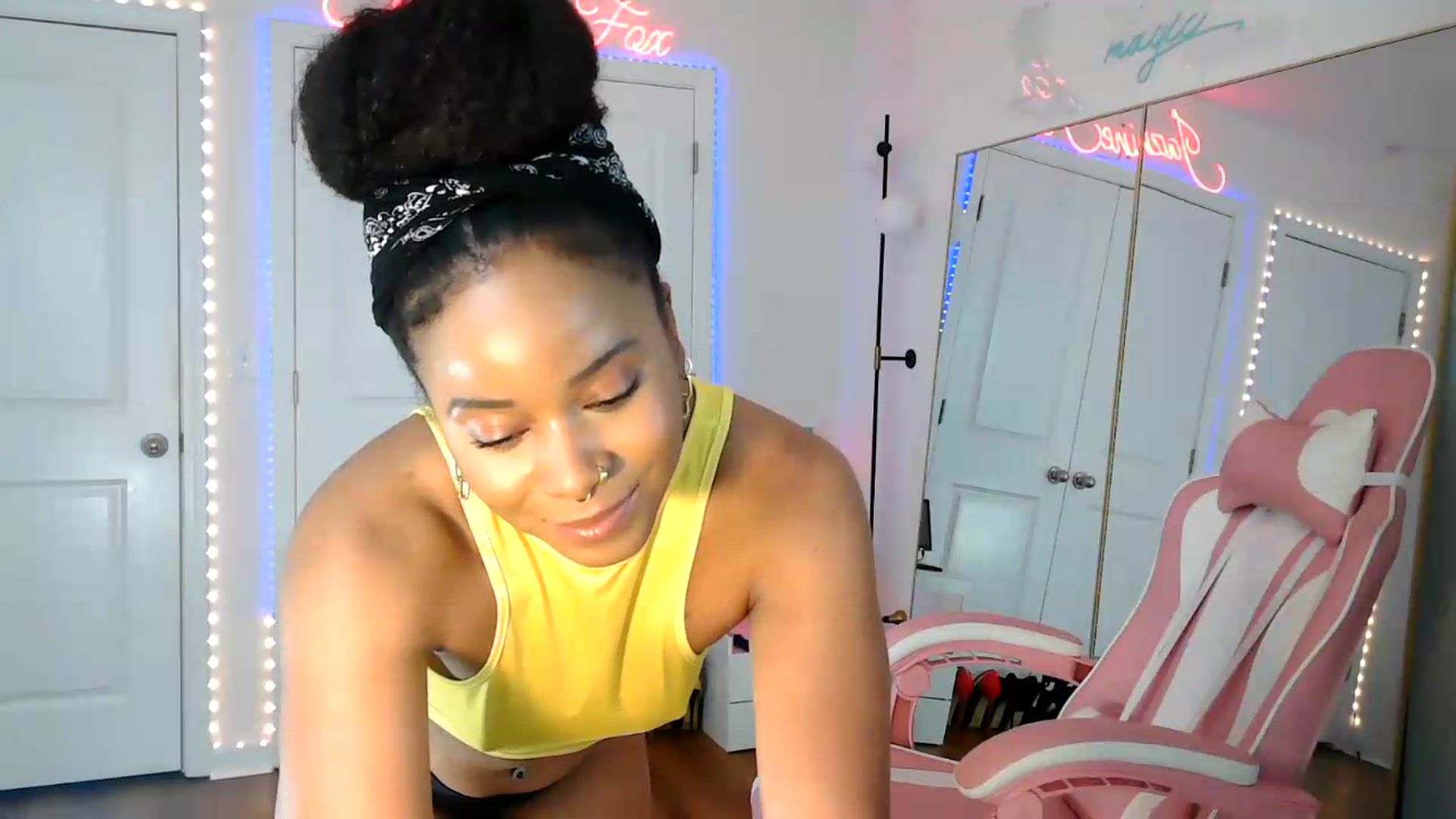 Gallery image thumbnail from Jazminefox's myfreecams stream on, 08/10/2026, 19:05 image 12 of 20