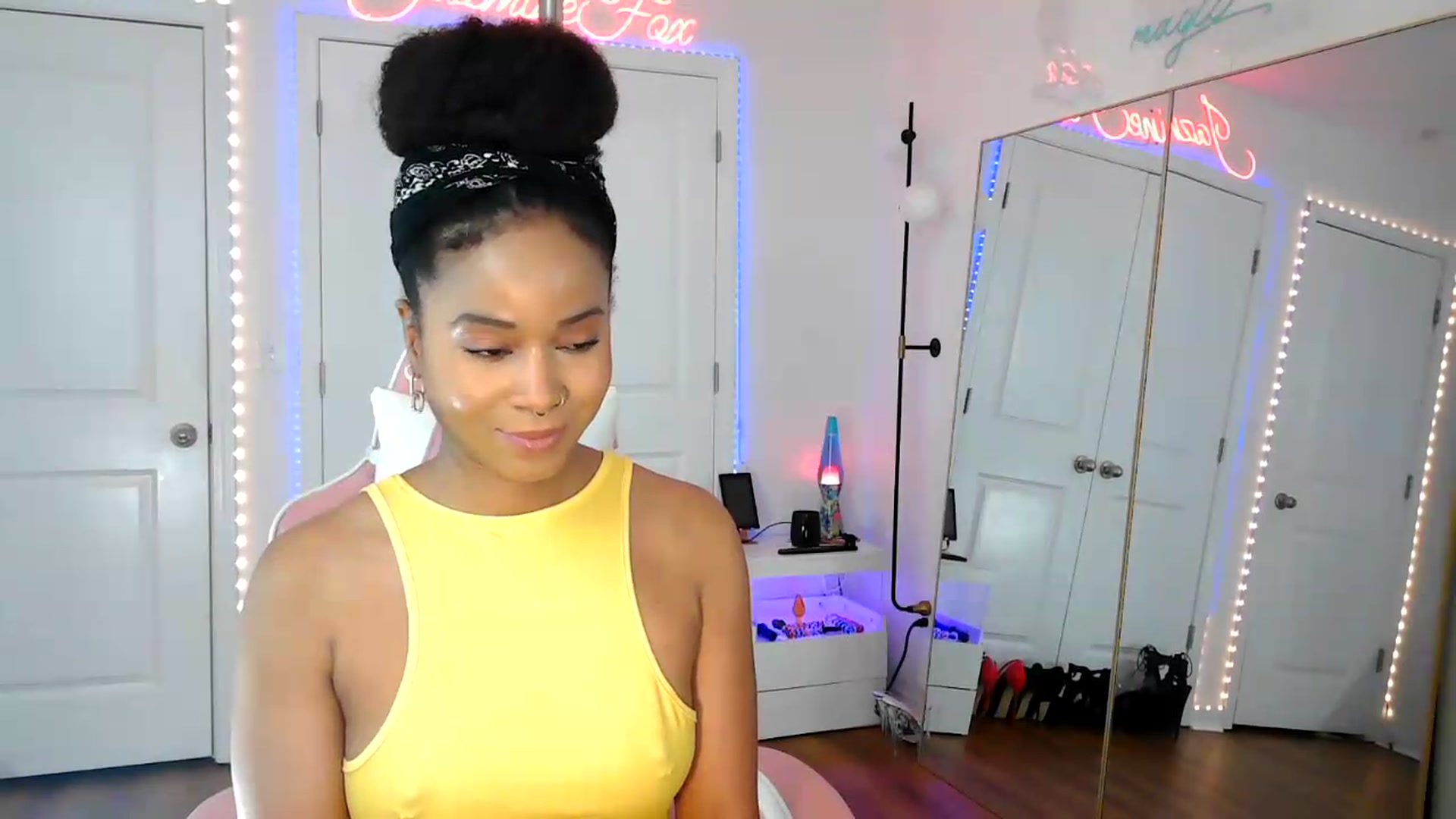 Gallery image thumbnail from Jazminefox's myfreecams stream on, 08/10/2026, 19:05 image 6 of 20