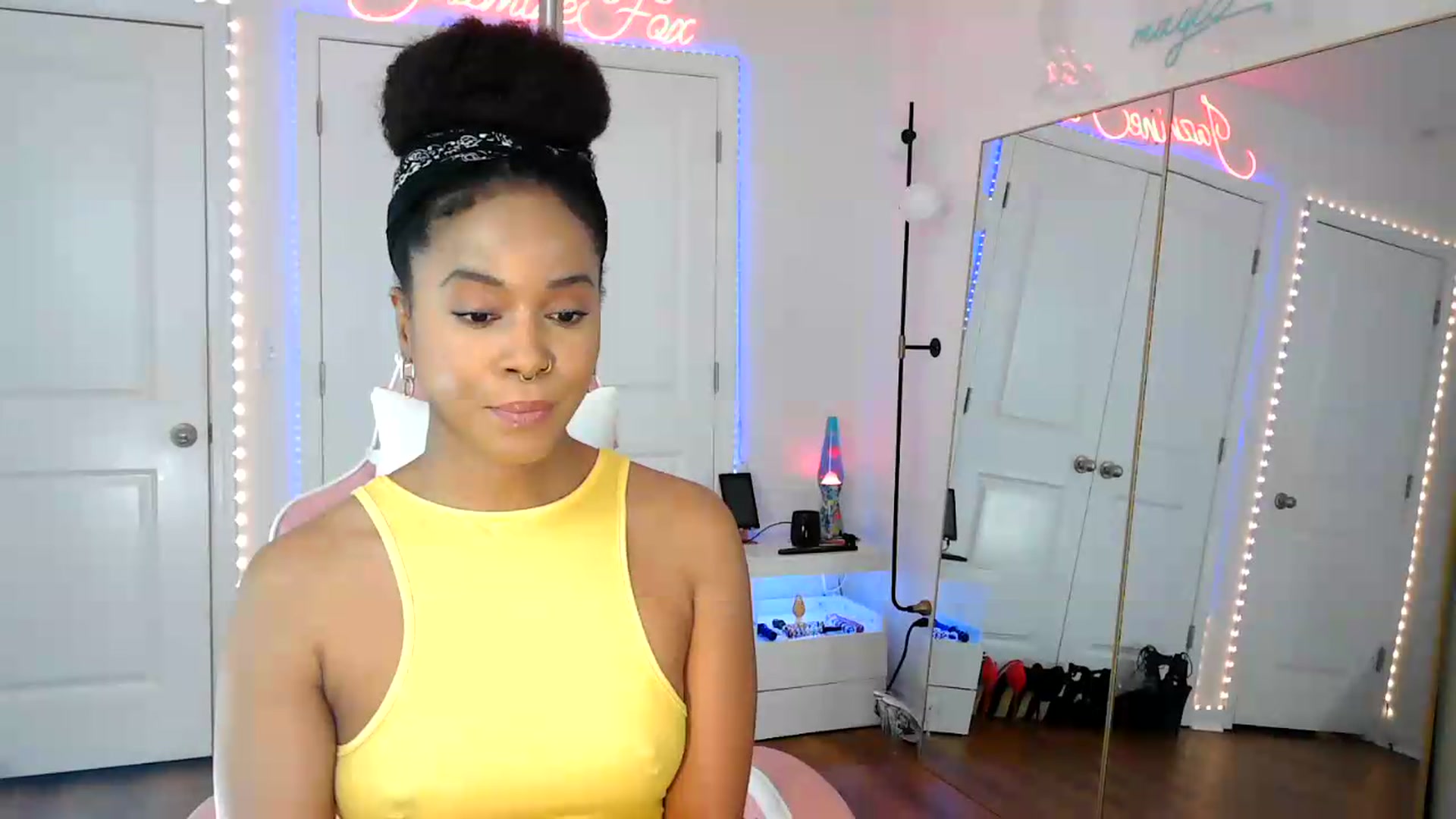 Gallery image thumbnail from Jazminefox's myfreecams stream on, 08/10/2026, 19:05 image 4 of 20