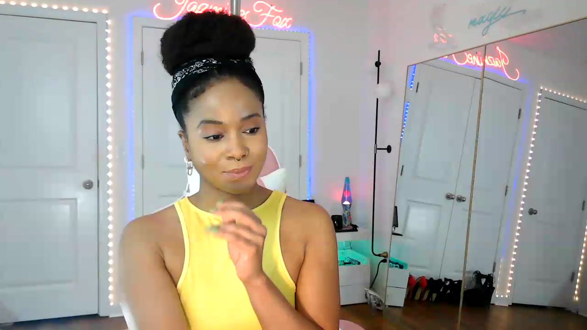 Gallery image thumbnail from Jazminefox's myfreecams stream on, 08/10/2026, 19:05 image 17 of 20