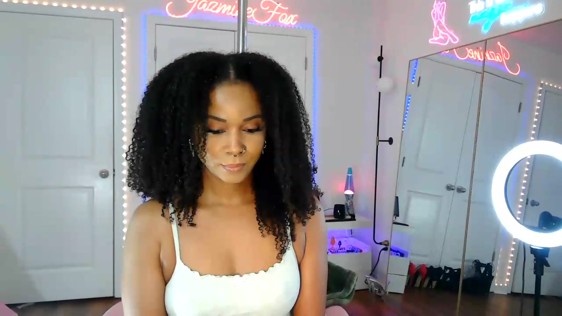Gallery image thumbnail from Jazminefox's myfreecams stream on, 08/12/2026, 17:31 image 7 of 20