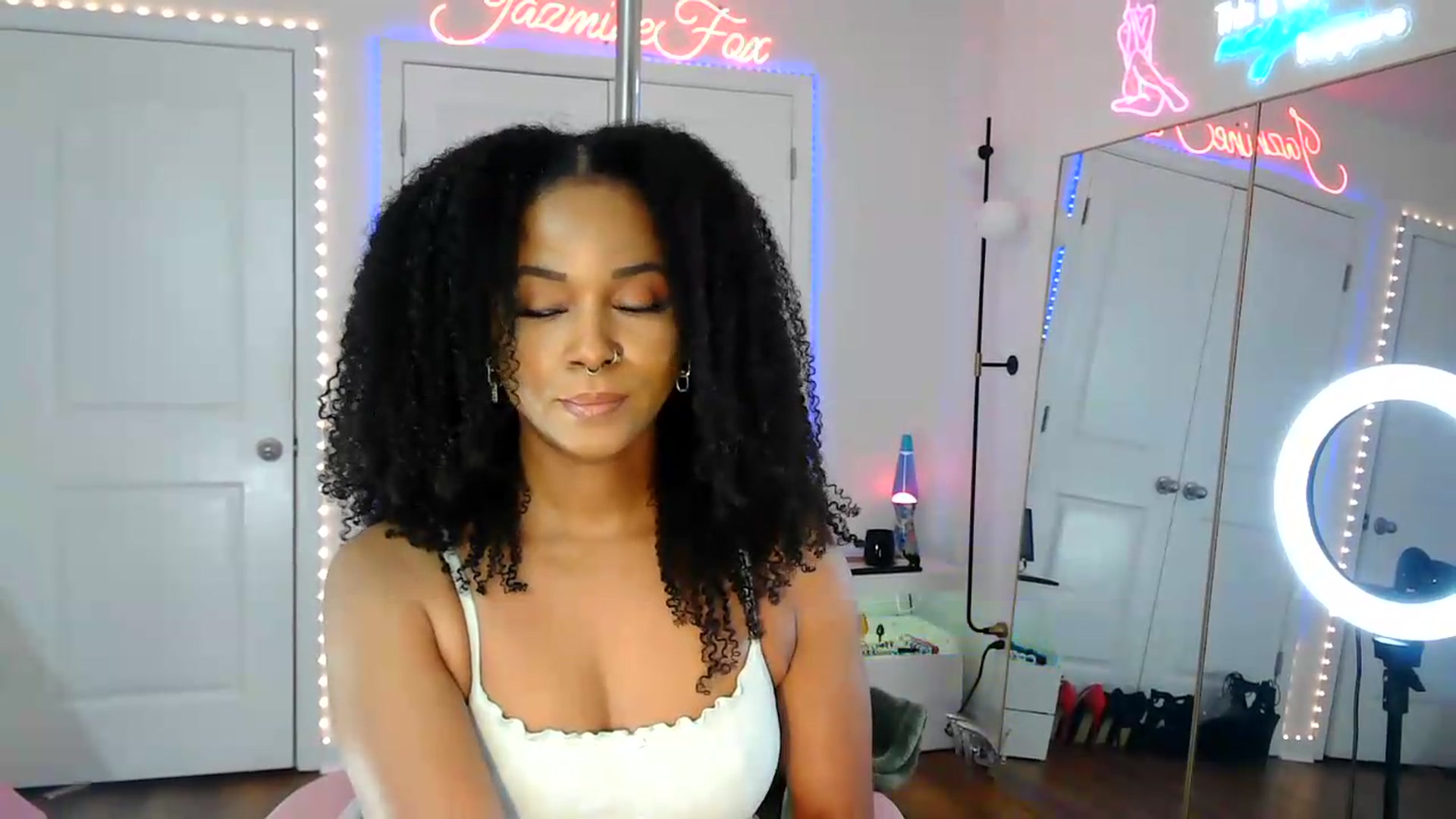 Gallery image thumbnail from Jazminefox's myfreecams stream on, 08/12/2026, 17:31 image 6 of 20