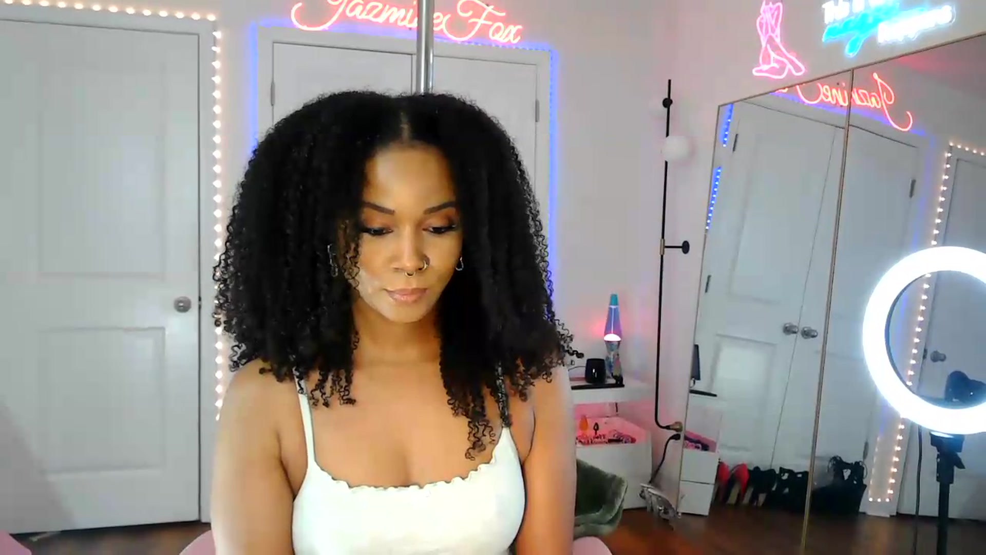 Gallery image thumbnail from Jazminefox's myfreecams stream on, 08/12/2026, 17:31 image 5 of 20