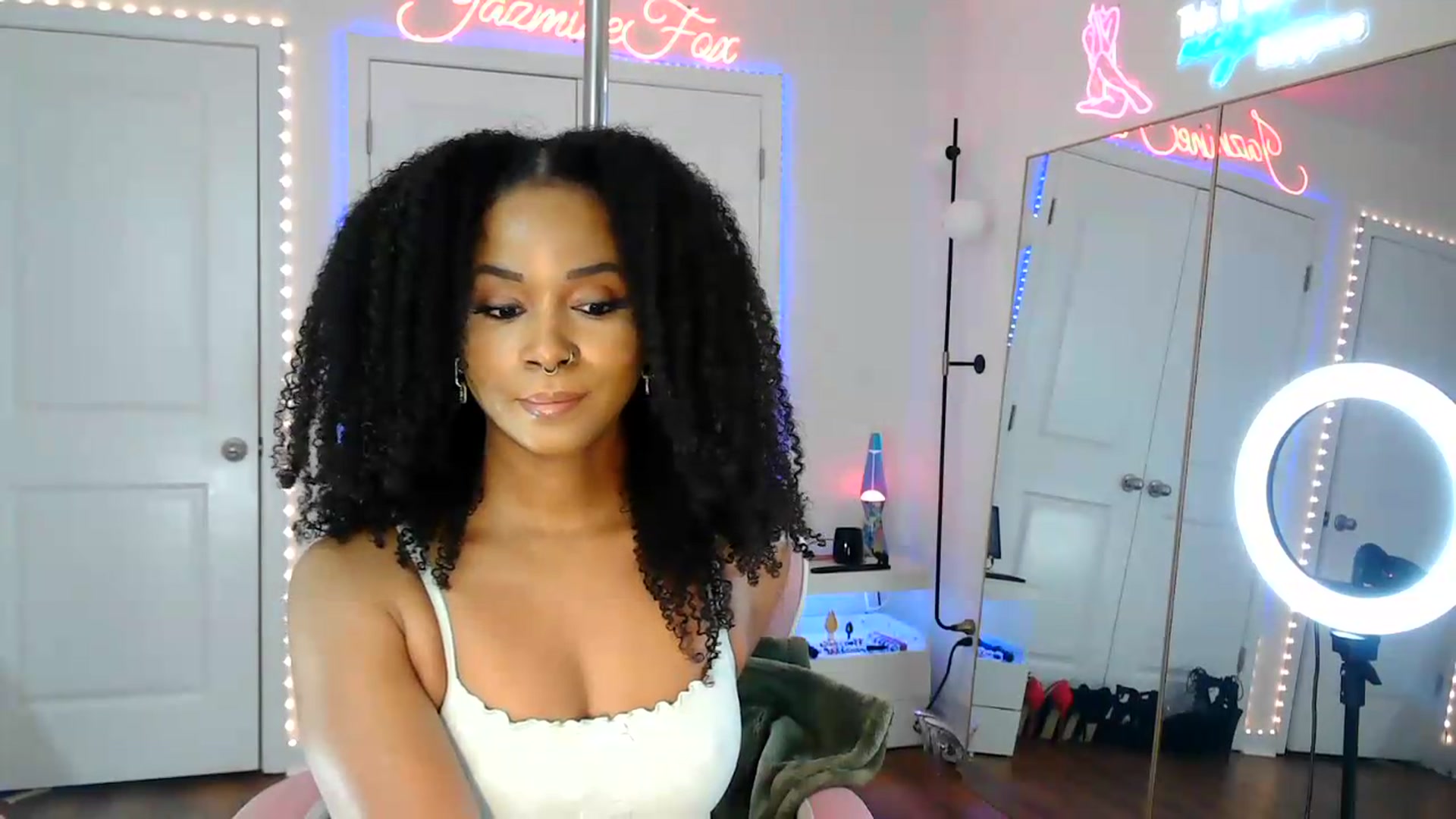 Gallery image thumbnail from Jazminefox's myfreecams stream on, 08/12/2026, 17:31 image 10 of 20