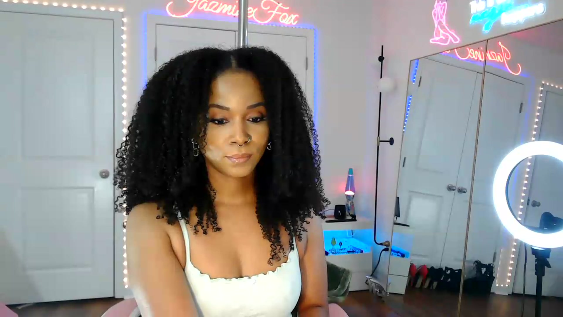 Gallery image thumbnail from Jazminefox's myfreecams stream on, 08/12/2026, 17:31 image 4 of 20
