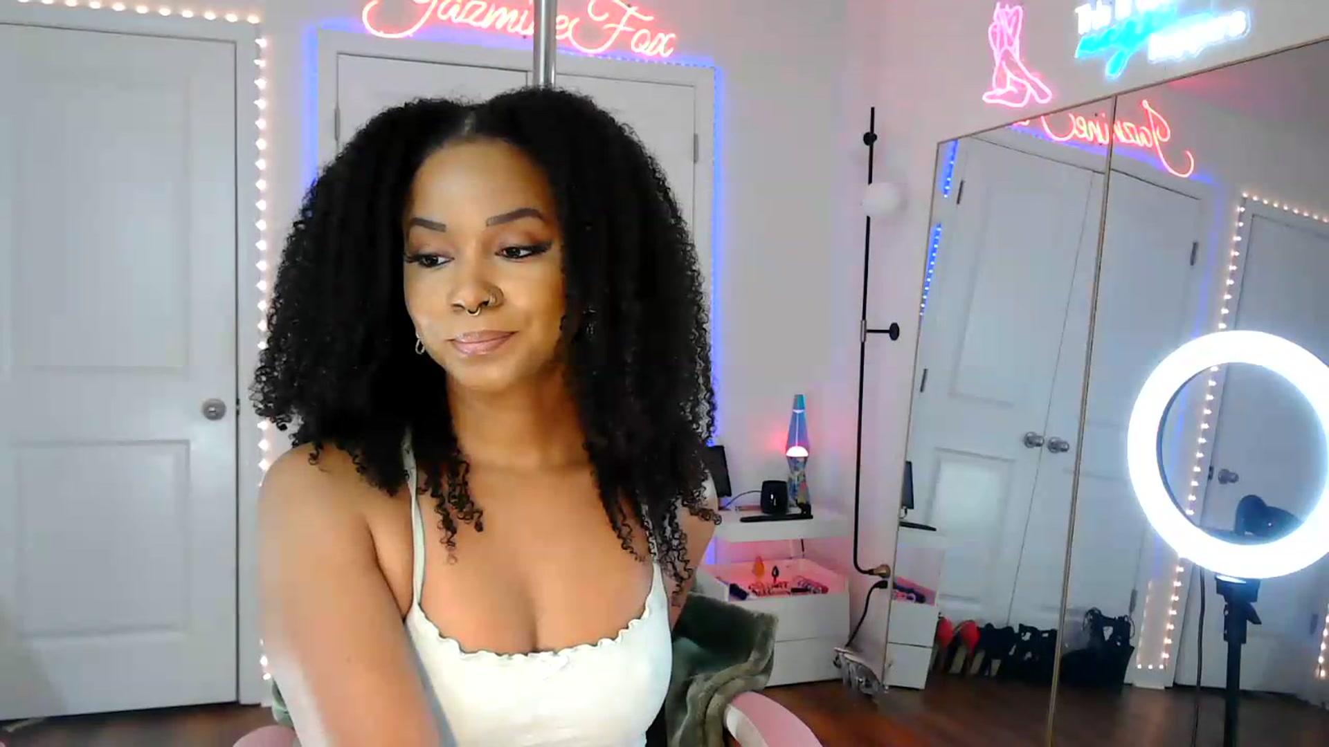 Gallery image thumbnail from Jazminefox's myfreecams stream on, 08/12/2026, 17:31 image 16 of 20
