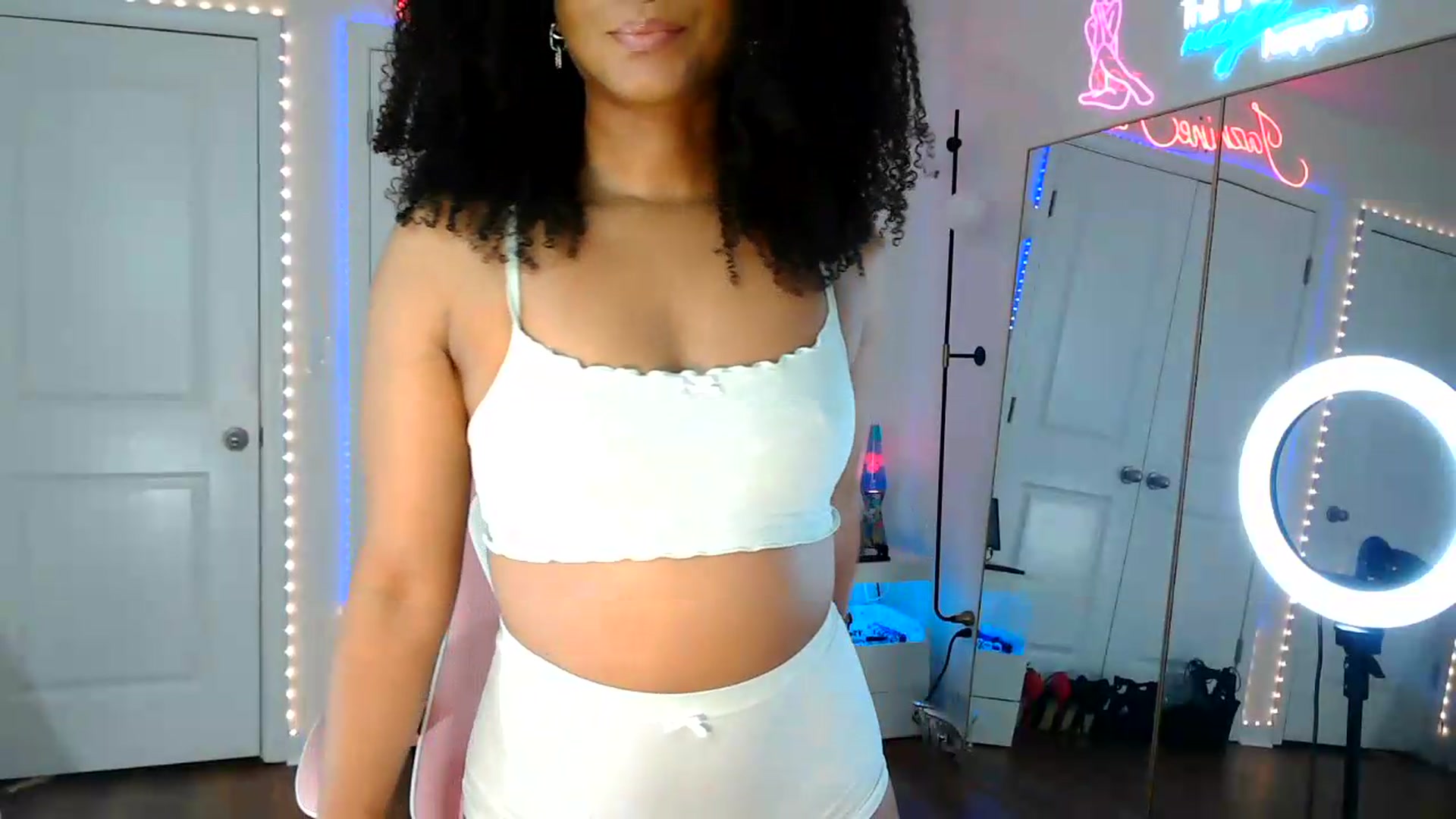 Gallery image thumbnail from Jazminefox's myfreecams stream on, 08/12/2026, 22:01 image 2 of 20