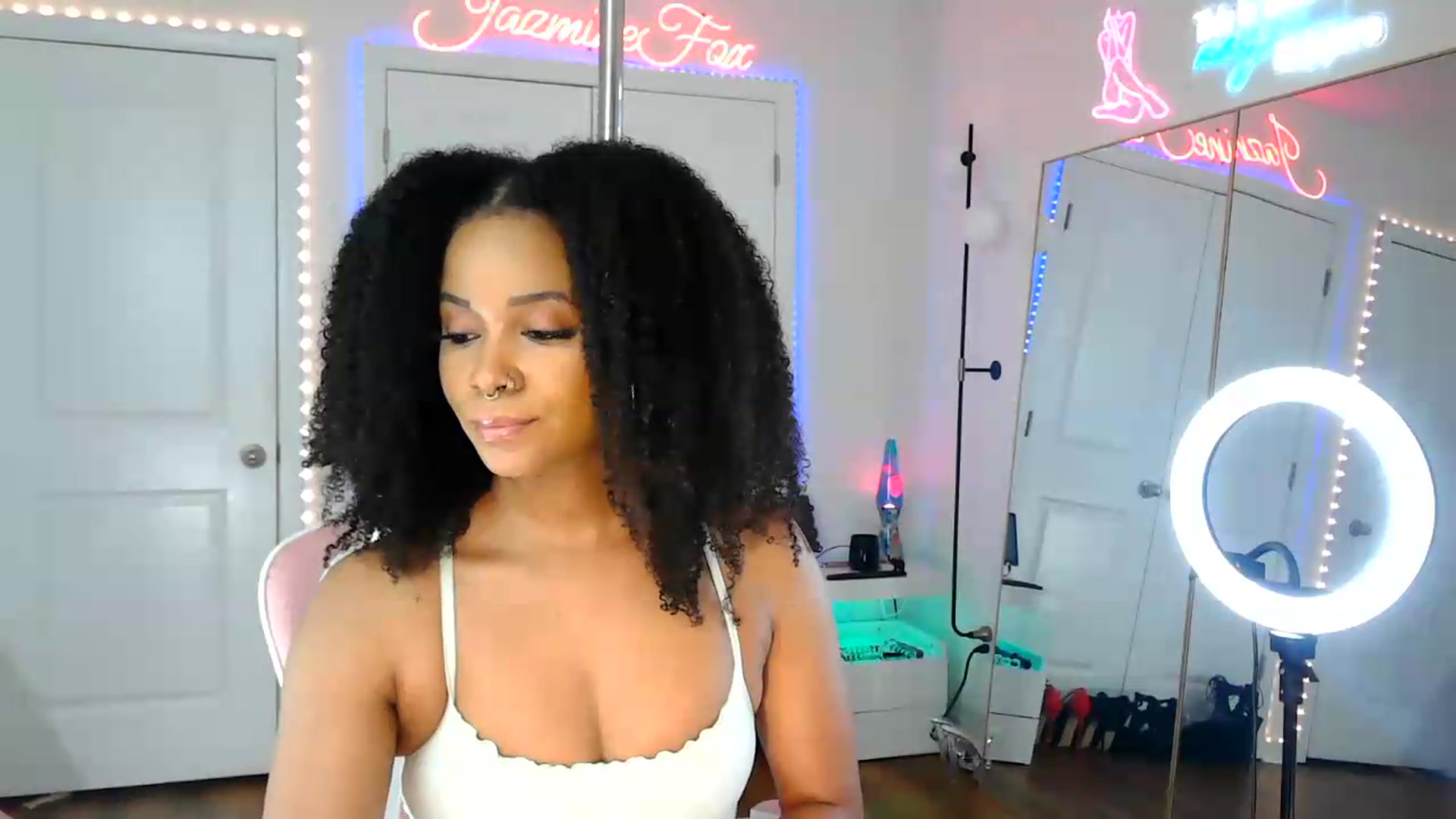 Gallery image thumbnail from Jazminefox's myfreecams stream on, 08/12/2026, 22:01 image 18 of 20