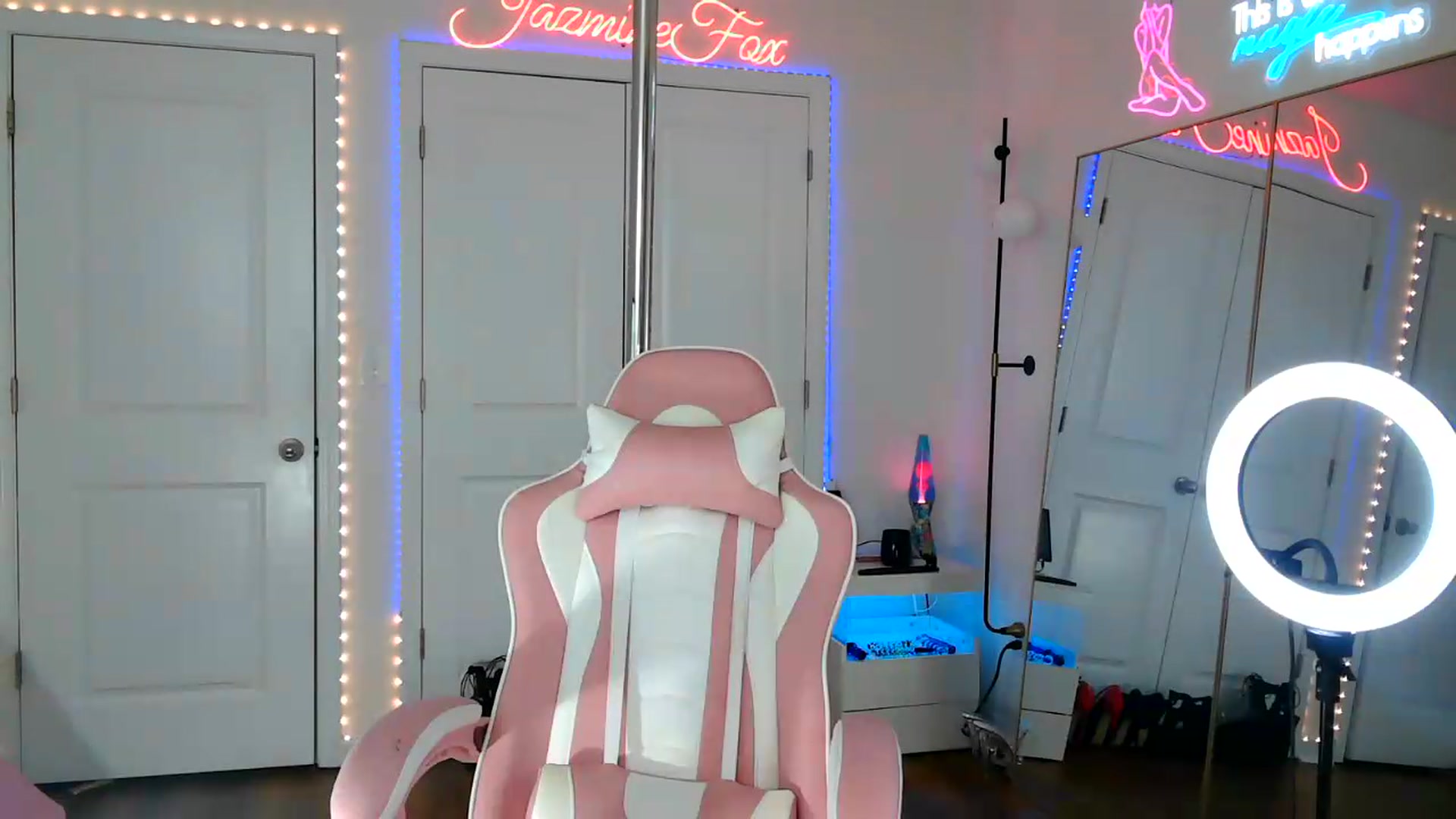 Gallery image thumbnail from Jazminefox's myfreecams stream on, 08/12/2026, 22:44 image 20 of 20
