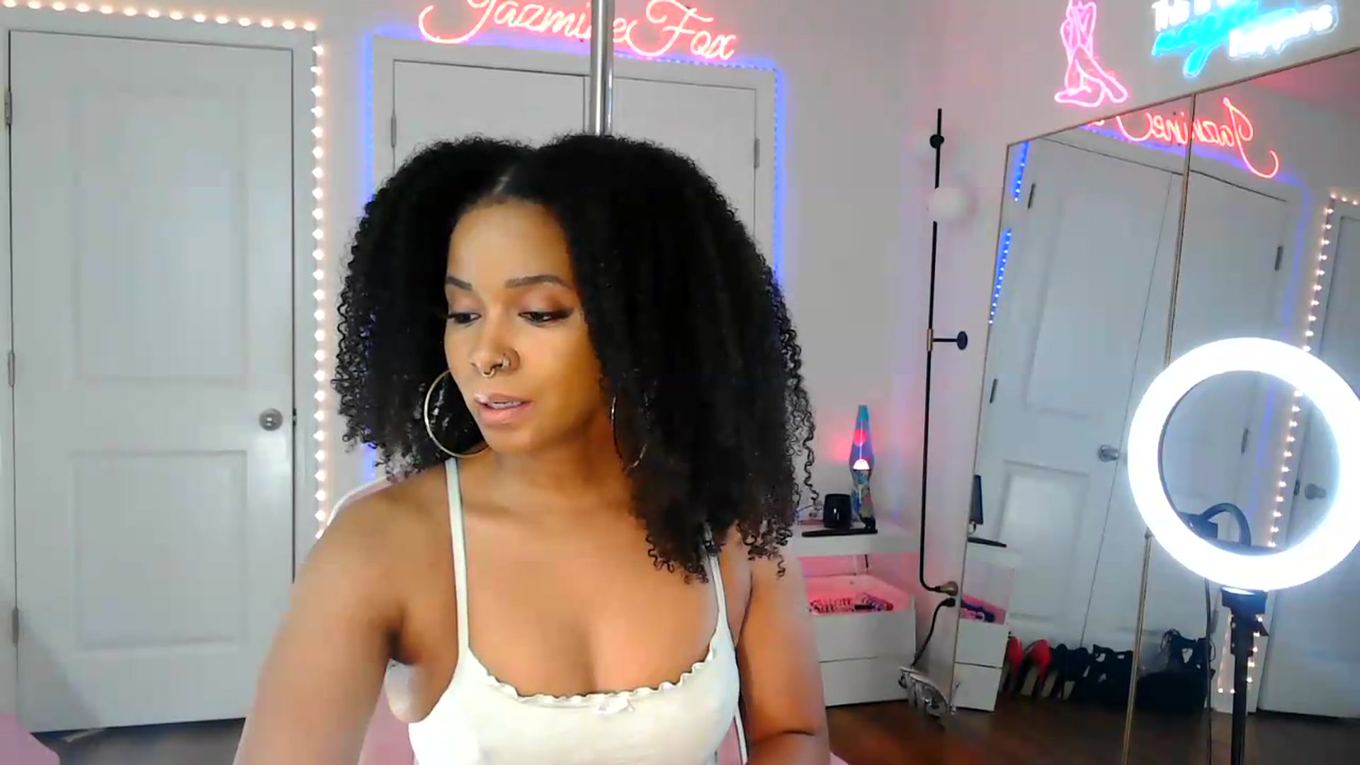 Gallery image thumbnail from Jazminefox's myfreecams stream on, 08/12/2026, 22:44 image 18 of 20