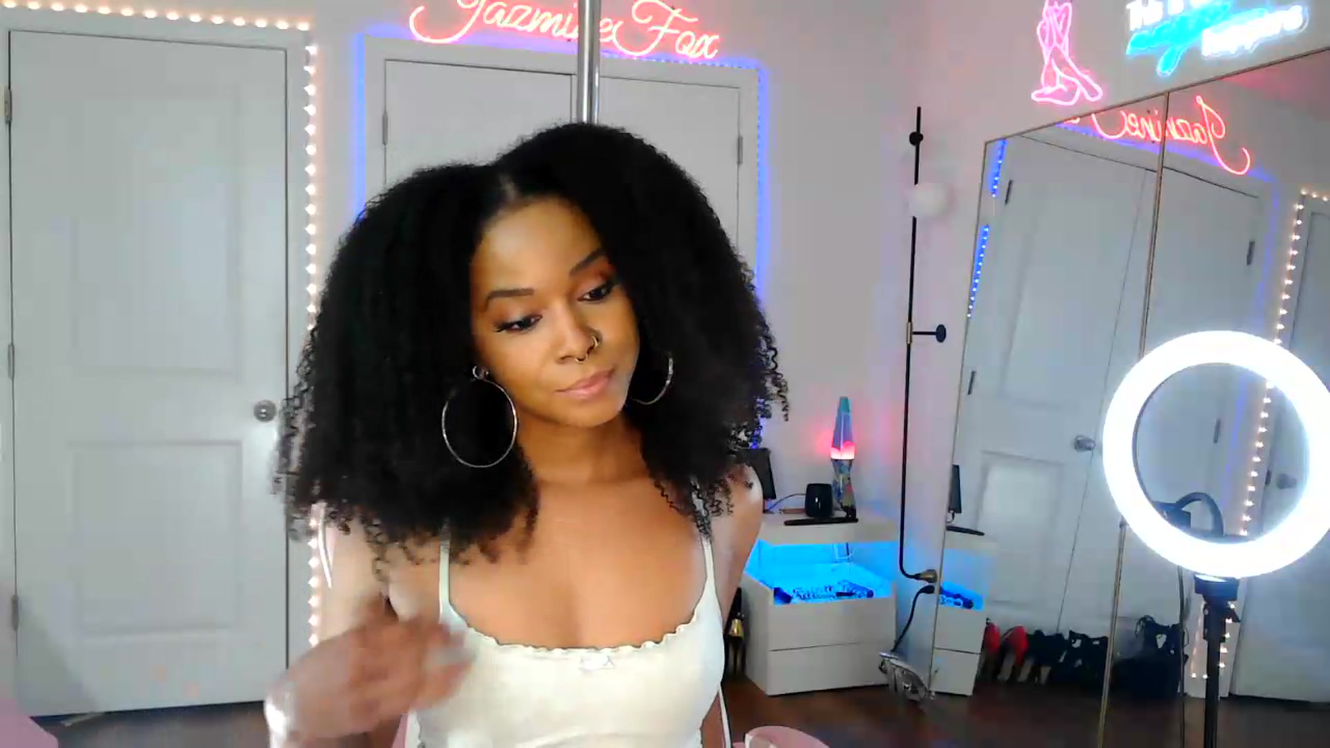 Gallery image thumbnail from Jazminefox's myfreecams stream on, 08/12/2026, 22:44 image 16 of 20