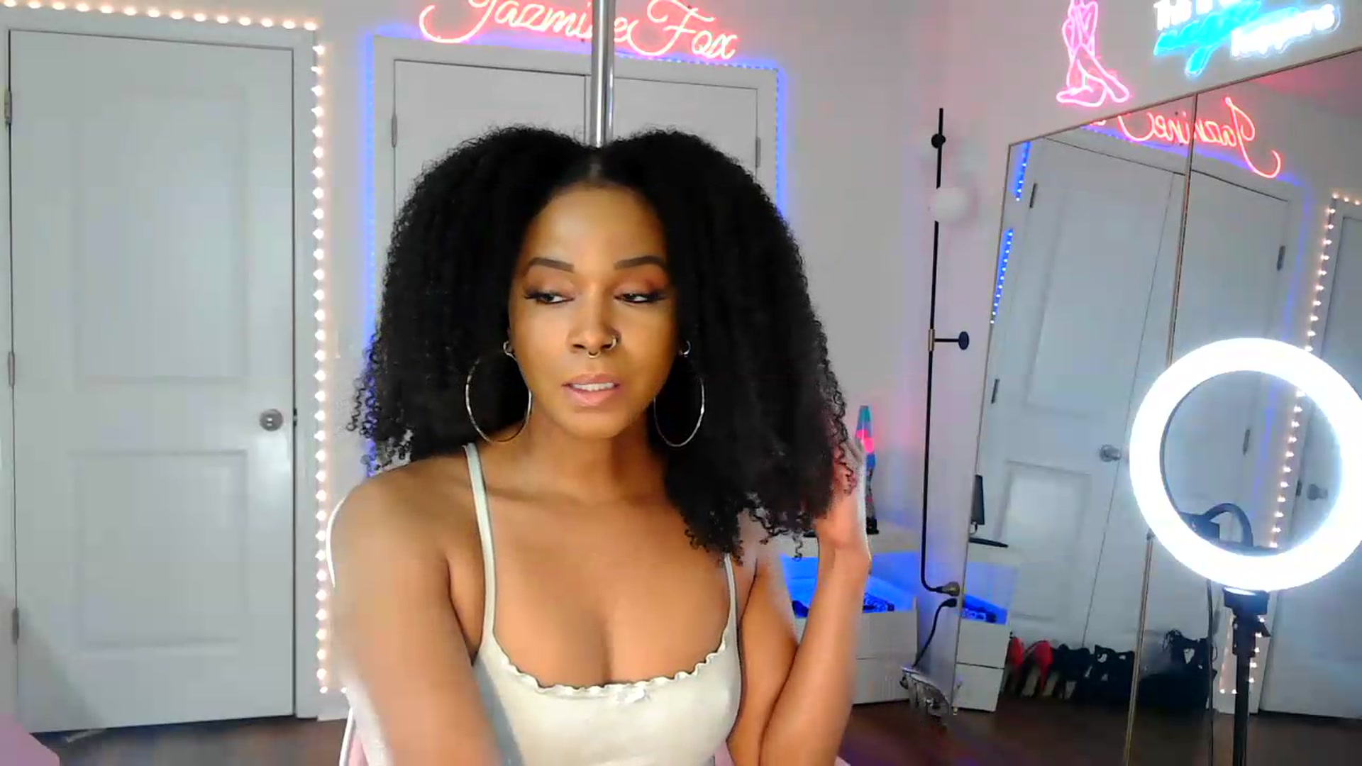 Gallery image thumbnail from Jazminefox's myfreecams stream on, 08/12/2026, 22:44 image 17 of 20