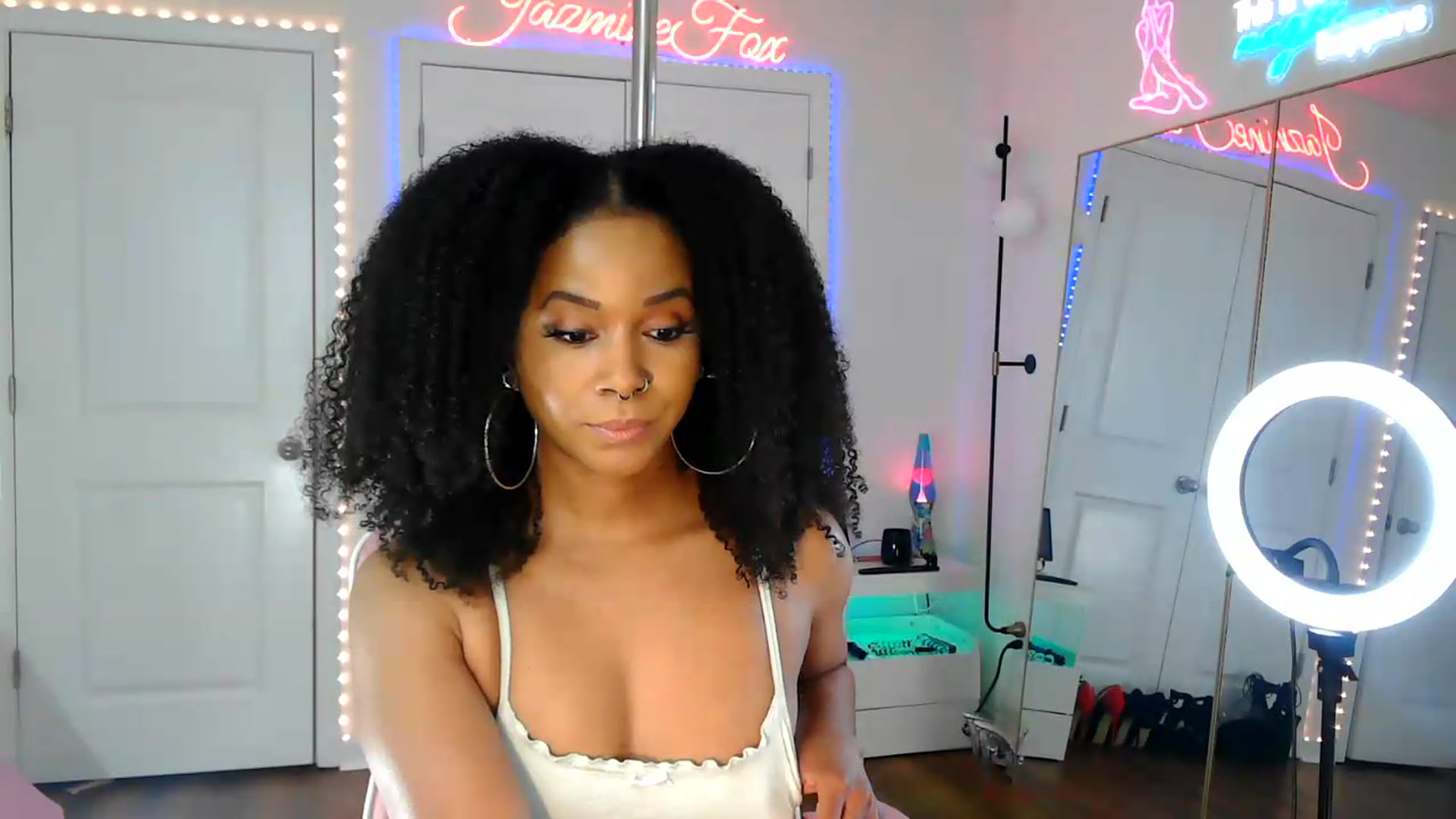 Gallery image thumbnail from Jazminefox's myfreecams stream on, 08/12/2026, 22:44 image 14 of 20