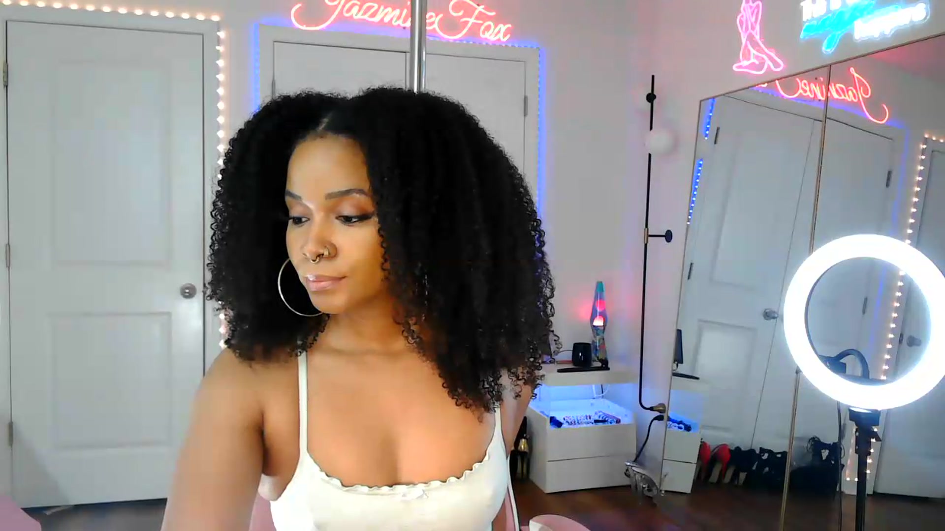 Gallery image thumbnail from Jazminefox's myfreecams stream on, 08/12/2026, 22:44 image 15 of 20