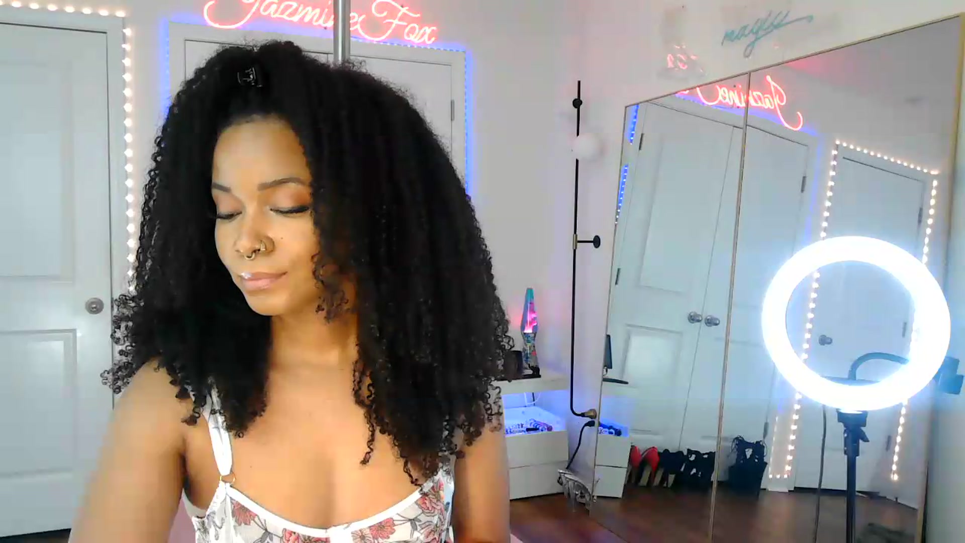 Gallery image thumbnail from Jazminefox's myfreecams stream on, 08/13/2026, 20:50 image 4 of 20