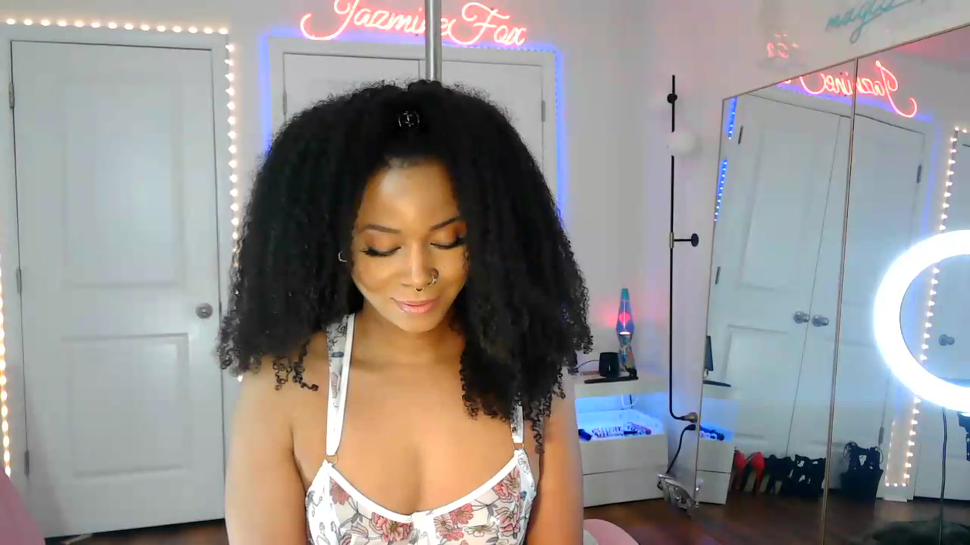 Gallery image thumbnail from Jazminefox's myfreecams stream on, 08/13/2026, 20:50 image 12 of 20