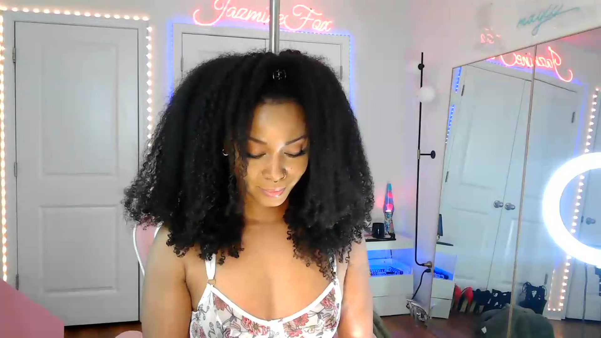 Gallery image thumbnail from Jazminefox's myfreecams stream on, 08/13/2026, 21:37 image 3 of 20