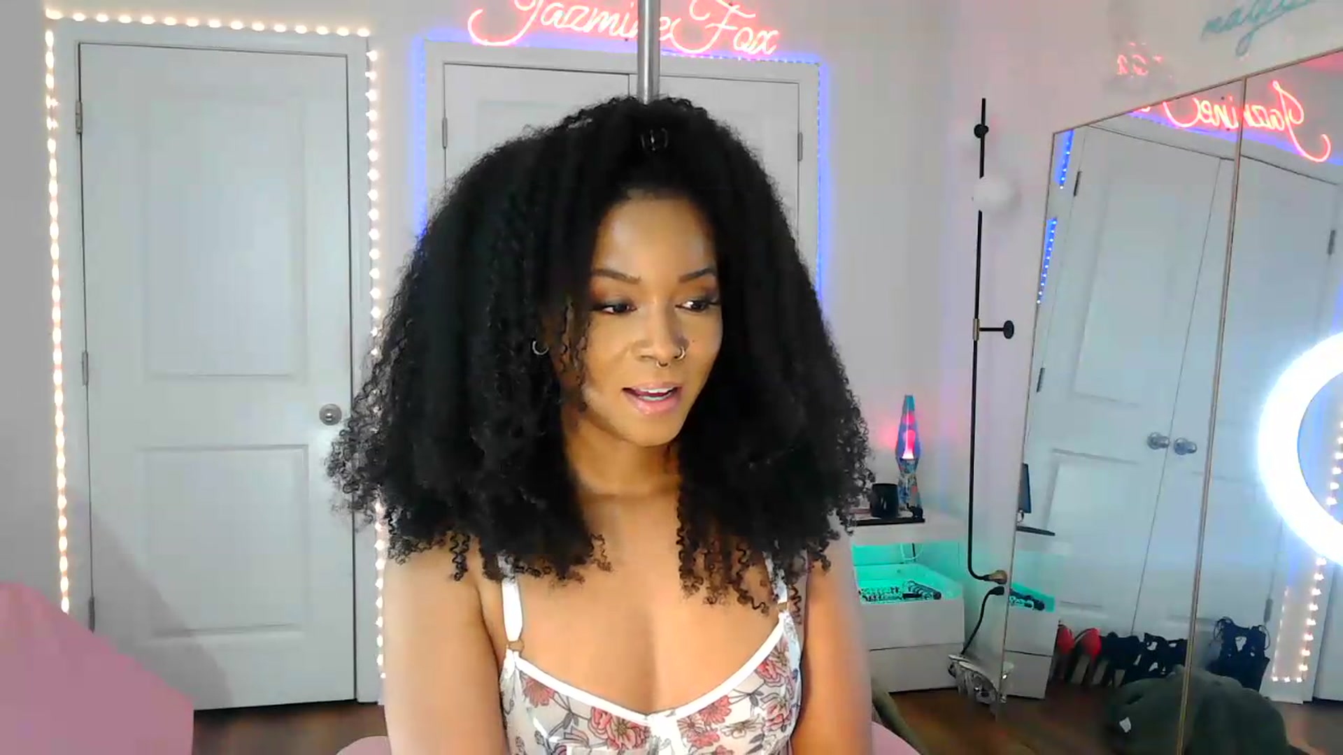 Gallery image thumbnail from Jazminefox's myfreecams stream on, 08/13/2026, 21:37 image 17 of 20