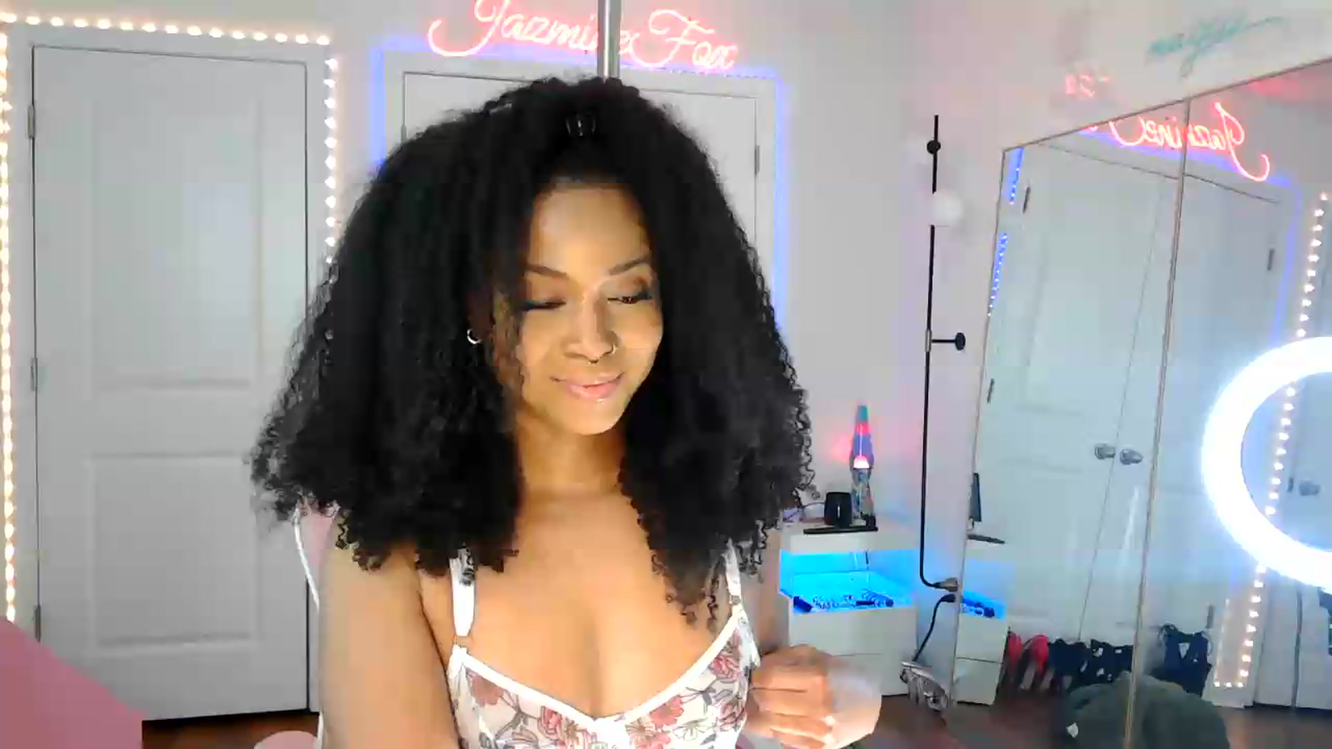 Gallery image thumbnail from Jazminefox's myfreecams stream on, 08/13/2026, 21:37 image 4 of 20
