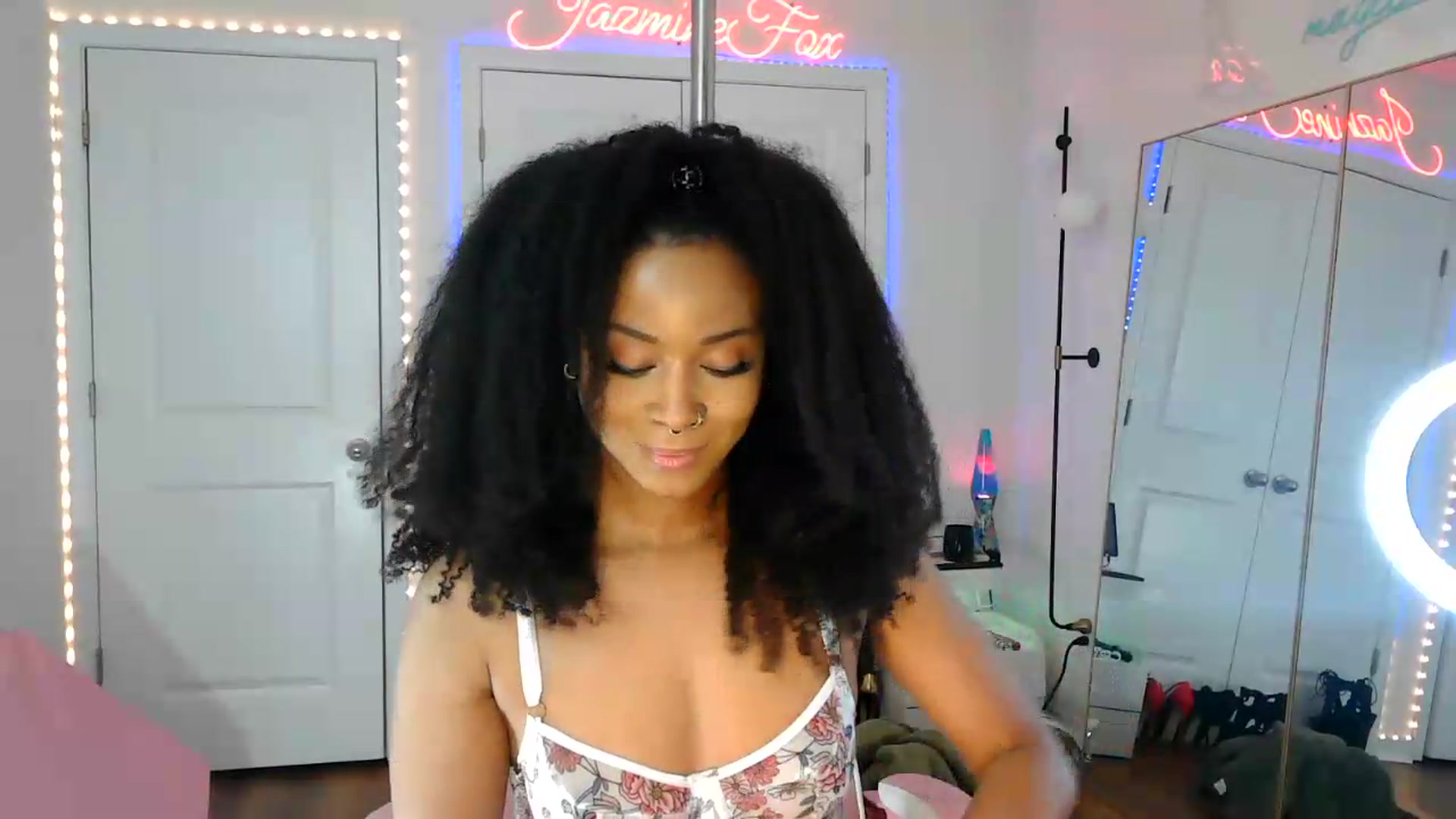 Gallery image thumbnail from Jazminefox's myfreecams stream on, 08/13/2026, 21:37 image 18 of 20