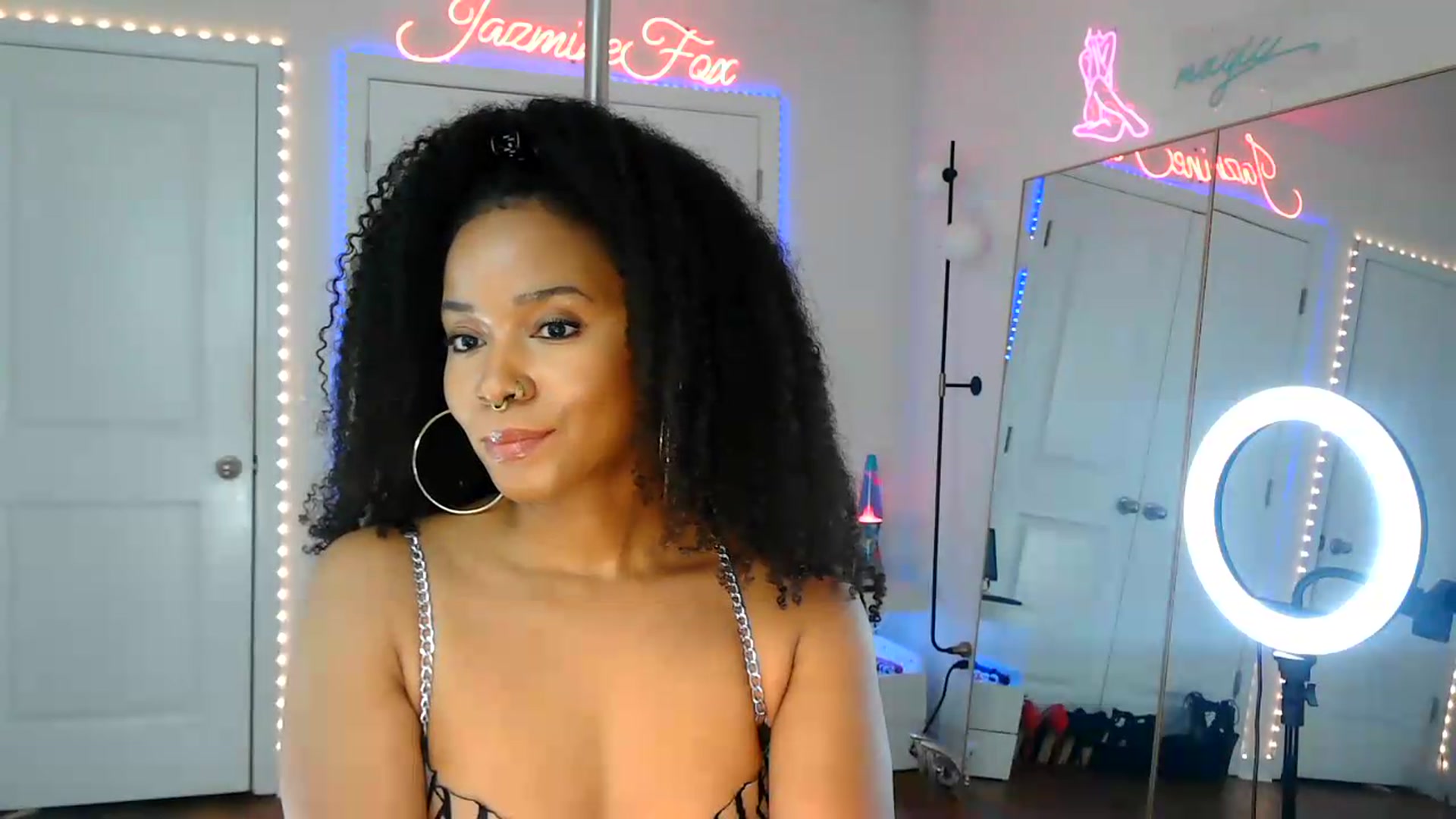 Gallery image thumbnail from Jazminefox's myfreecams stream on, 08/14/2026, 20:29 image 16 of 20