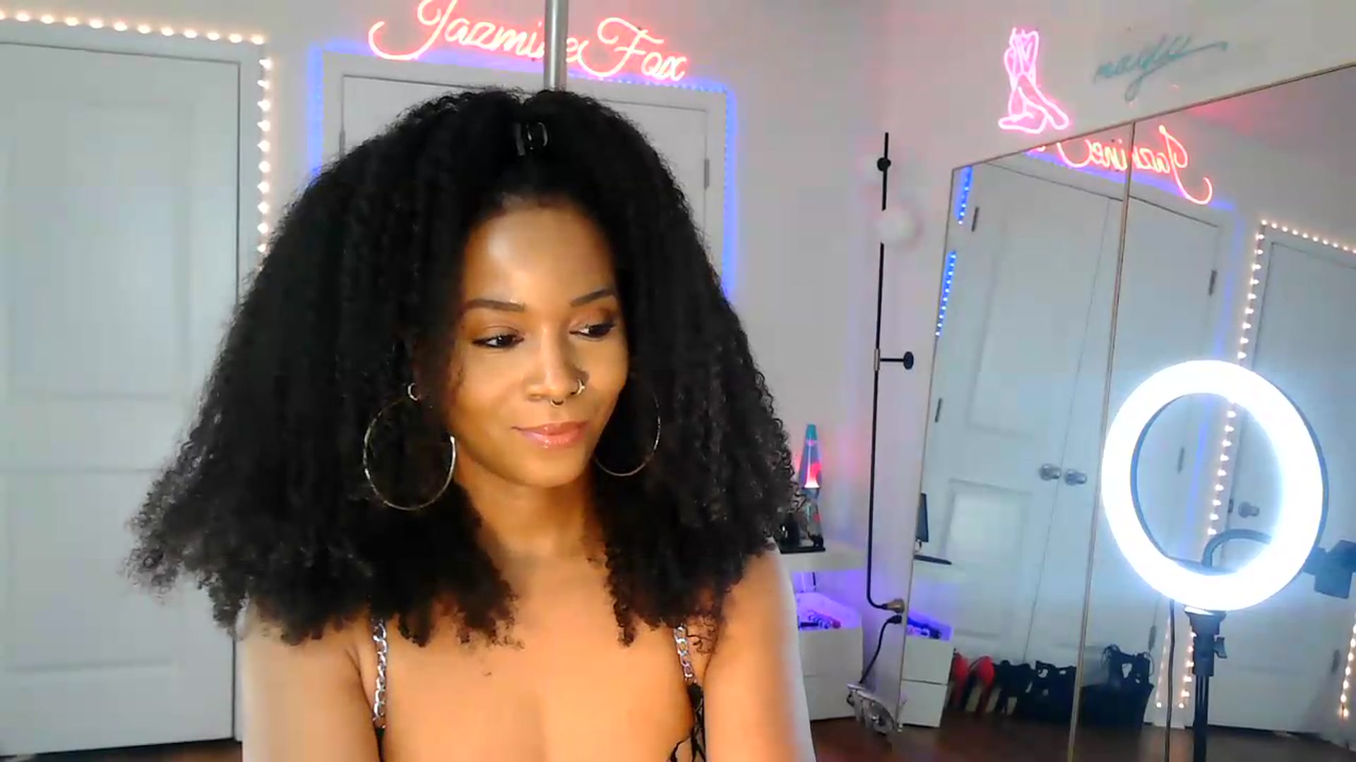 Gallery image thumbnail from Jazminefox's myfreecams stream on, 08/14/2026, 20:29 image 17 of 20