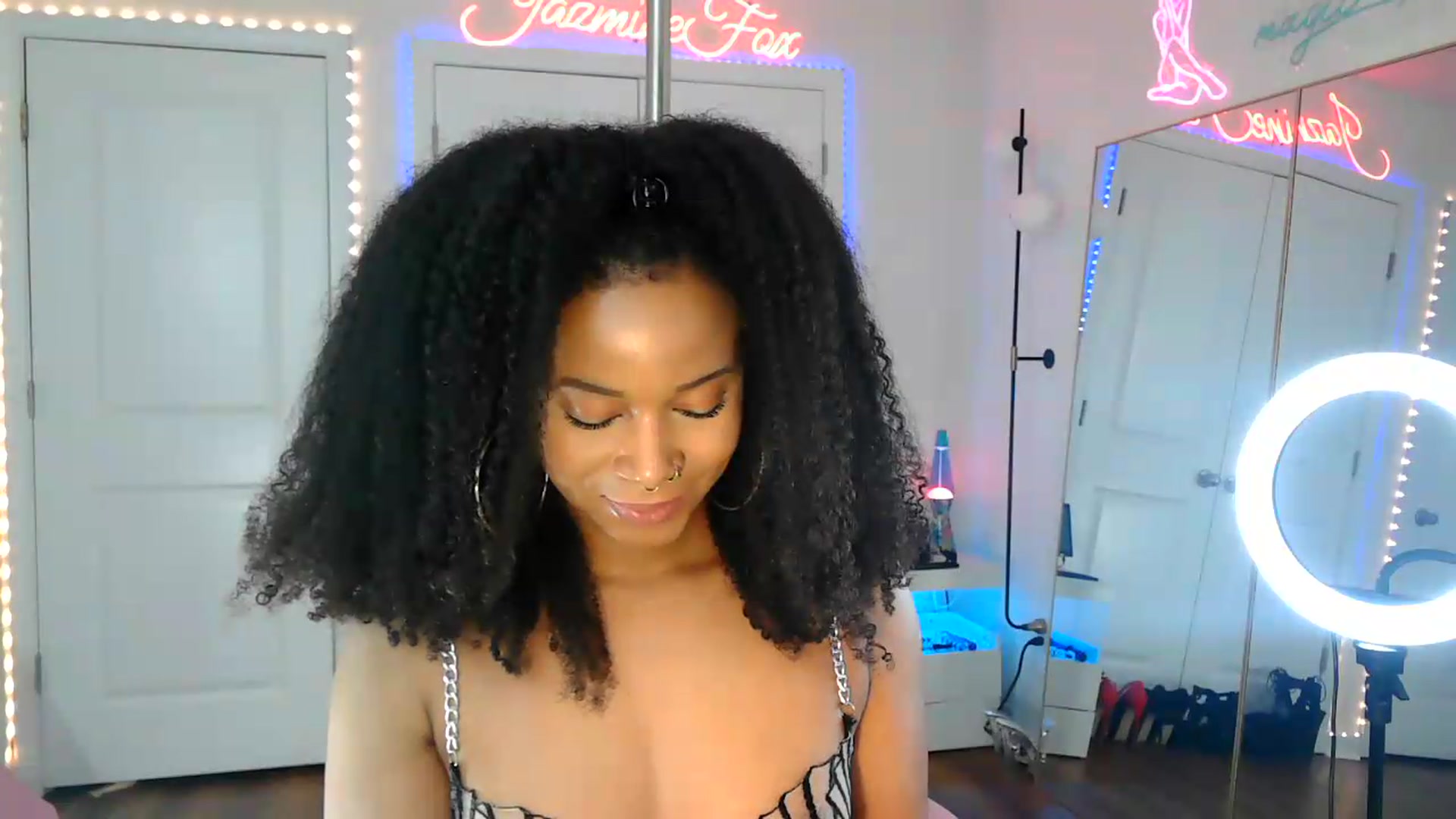 Gallery image thumbnail from Jazminefox's myfreecams stream on, 08/14/2026, 20:29 image 6 of 20