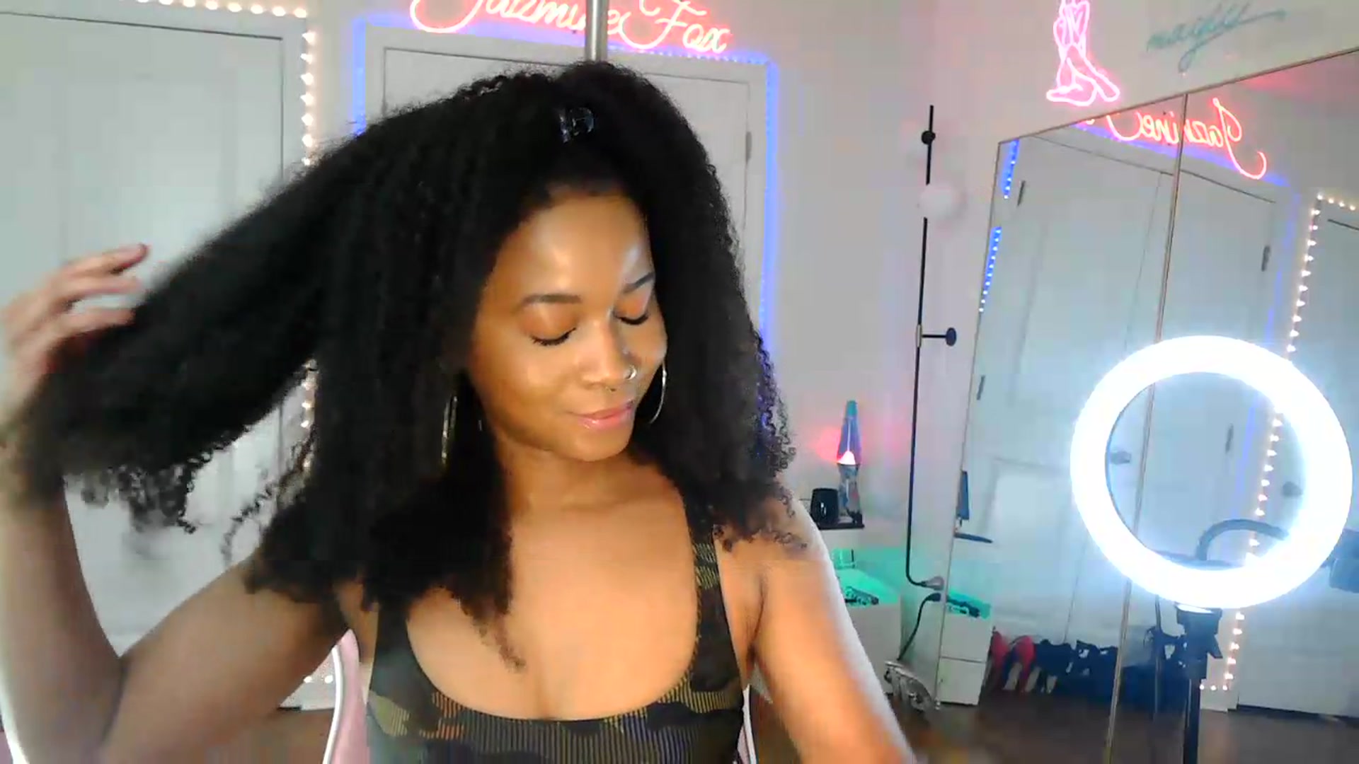 Gallery image thumbnail from Jazminefox's myfreecams stream on, 08/14/2026, 21:52 image 17 of 20