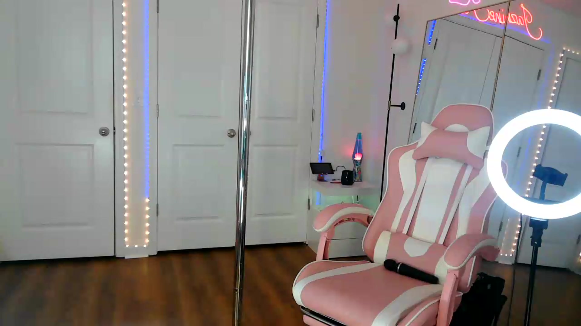 Gallery image thumbnail from Jazminefox's myfreecams stream on, 08/17/2026, 20:04 image 12 of 20