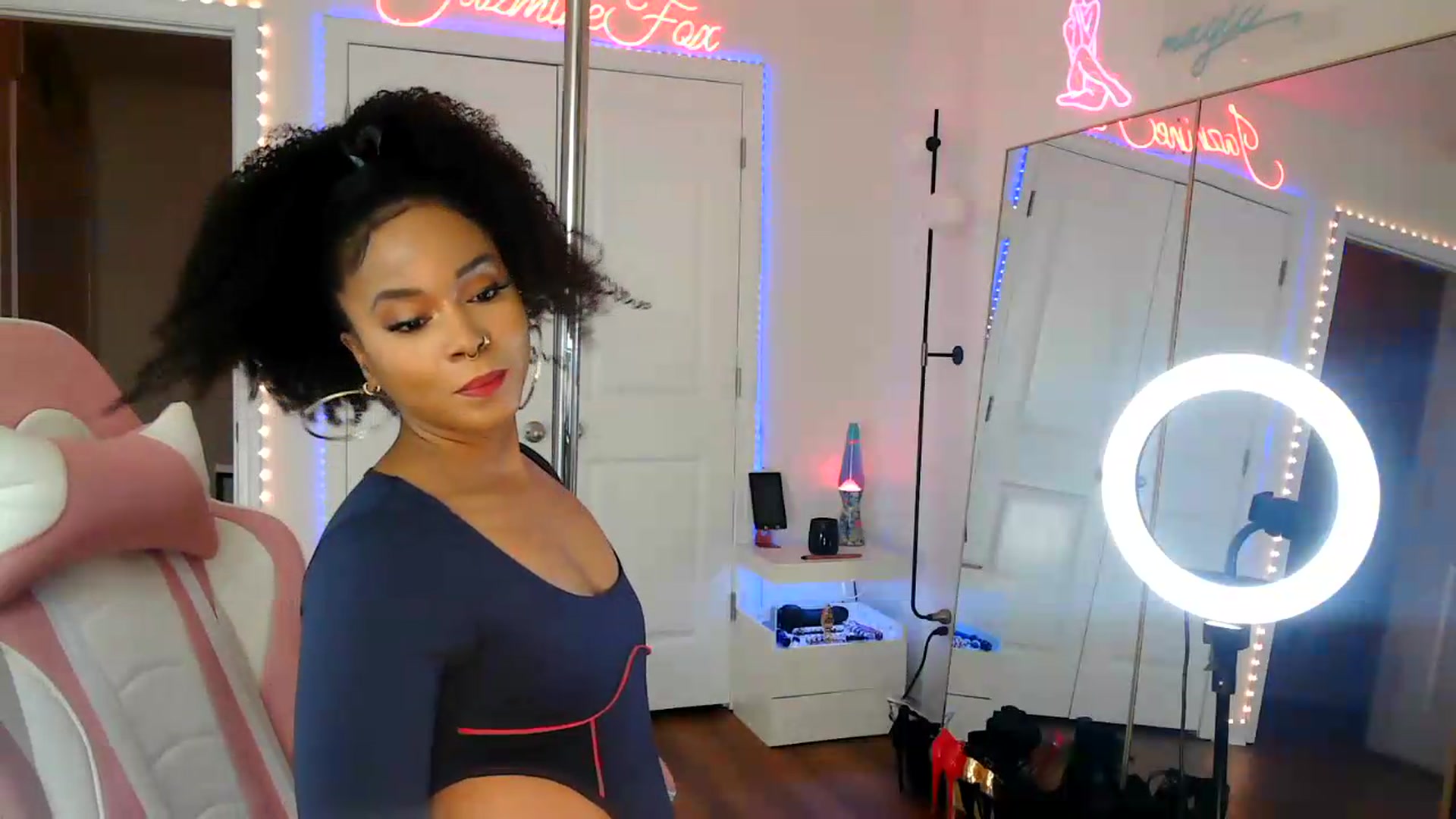 Gallery image thumbnail from Jazminefox's myfreecams stream on, 08/19/2026, 19:26 image 12 of 20