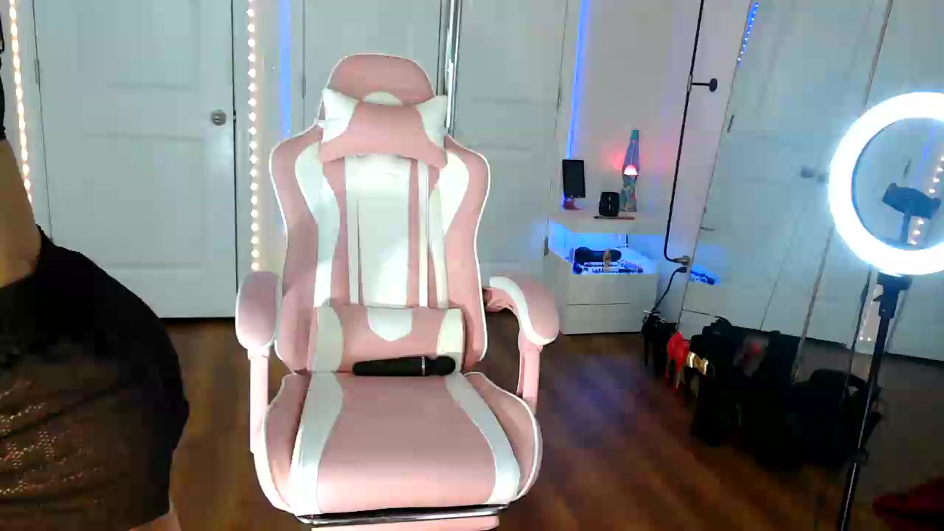 Gallery image thumbnail from Jazminefox's myfreecams stream on, 08/20/2026, 23:40 image 13 of 20