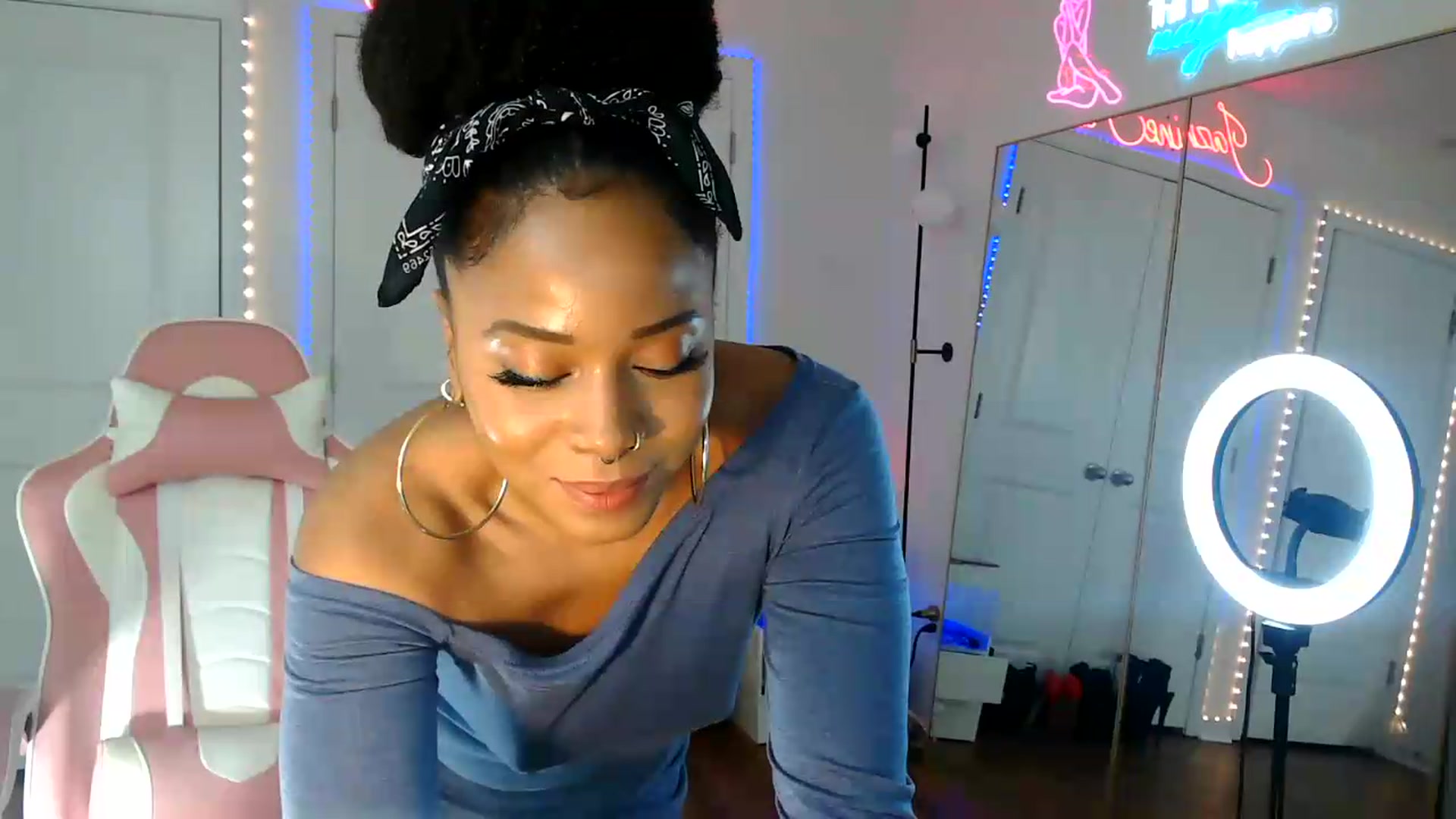 Gallery image thumbnail from Jazminefox's myfreecams stream on, 08/21/2026, 19:46 image 14 of 20