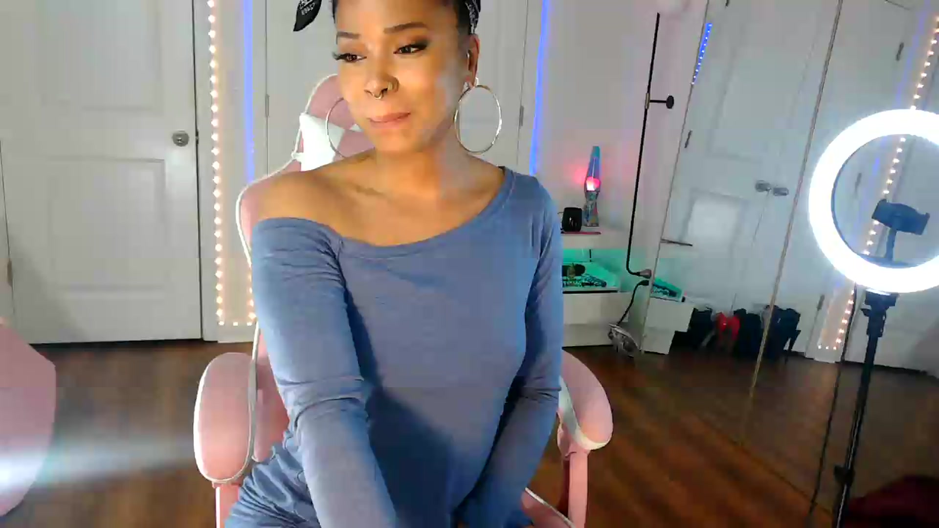 Gallery image thumbnail from Jazminefox's myfreecams stream on, 08/21/2026, 22:09 image 5 of 20