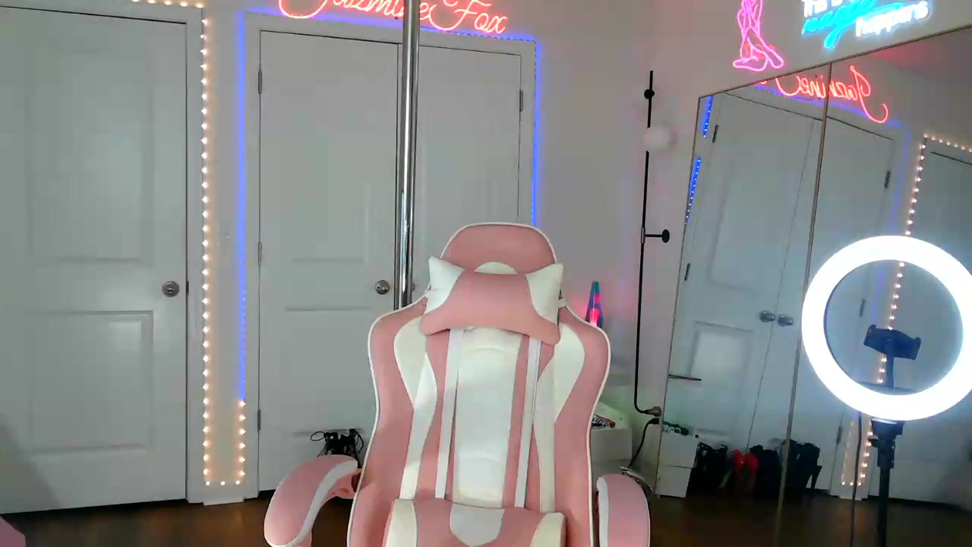 Gallery image thumbnail from Jazminefox's myfreecams stream on, 08/21/2026, 22:09 image 16 of 20
