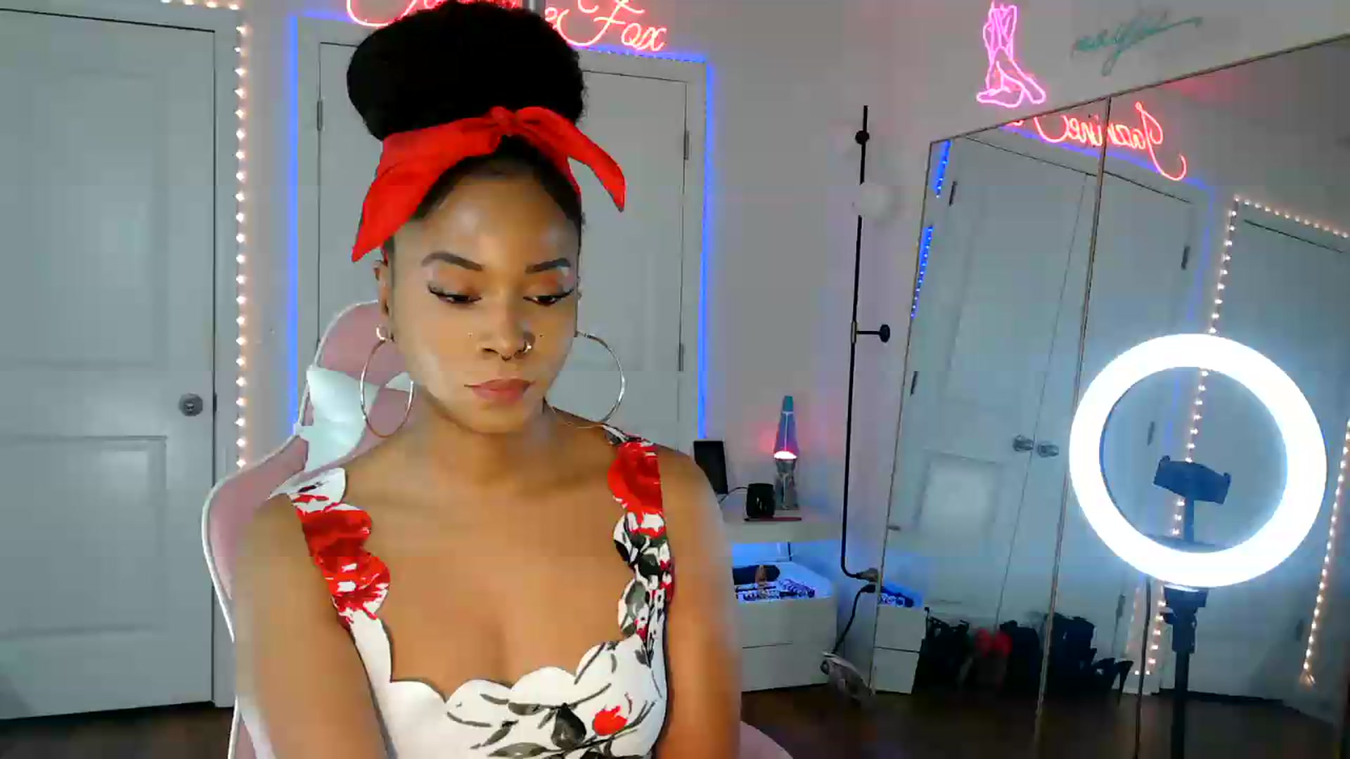Gallery image thumbnail from Jazminefox's myfreecams stream on, 08/22/2026, 20:11 image 4 of 20