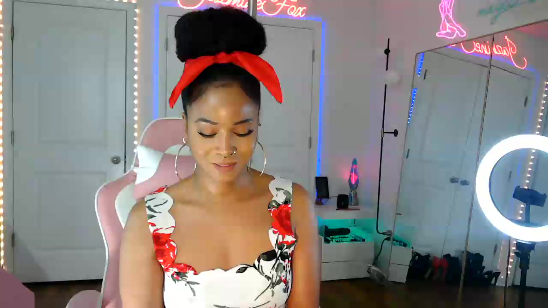 Gallery image thumbnail from Jazminefox's myfreecams stream on, 08/22/2026, 23:39 image 13 of 20