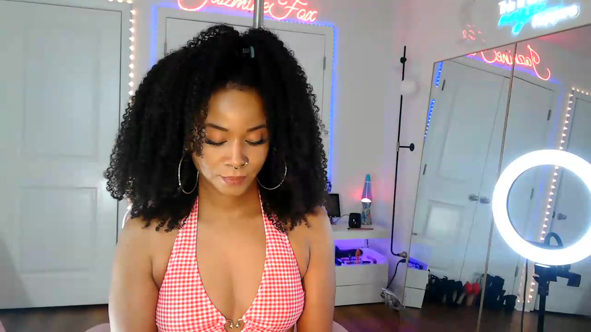 Gallery image thumbnail from Jazminefox's myfreecams stream on, 08/26/2026, 18:04 image 12 of 20