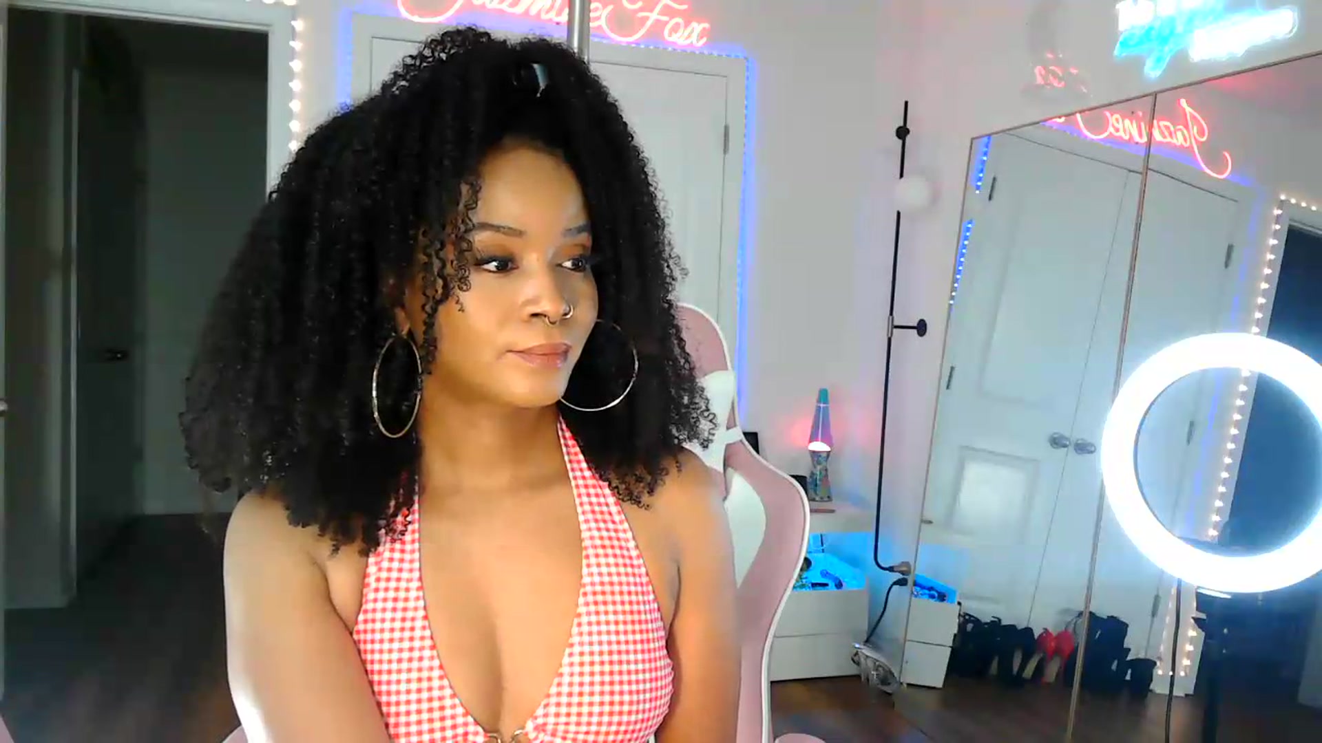 Gallery image thumbnail from Jazminefox's myfreecams stream on, 08/26/2026, 18:04 image 15 of 20