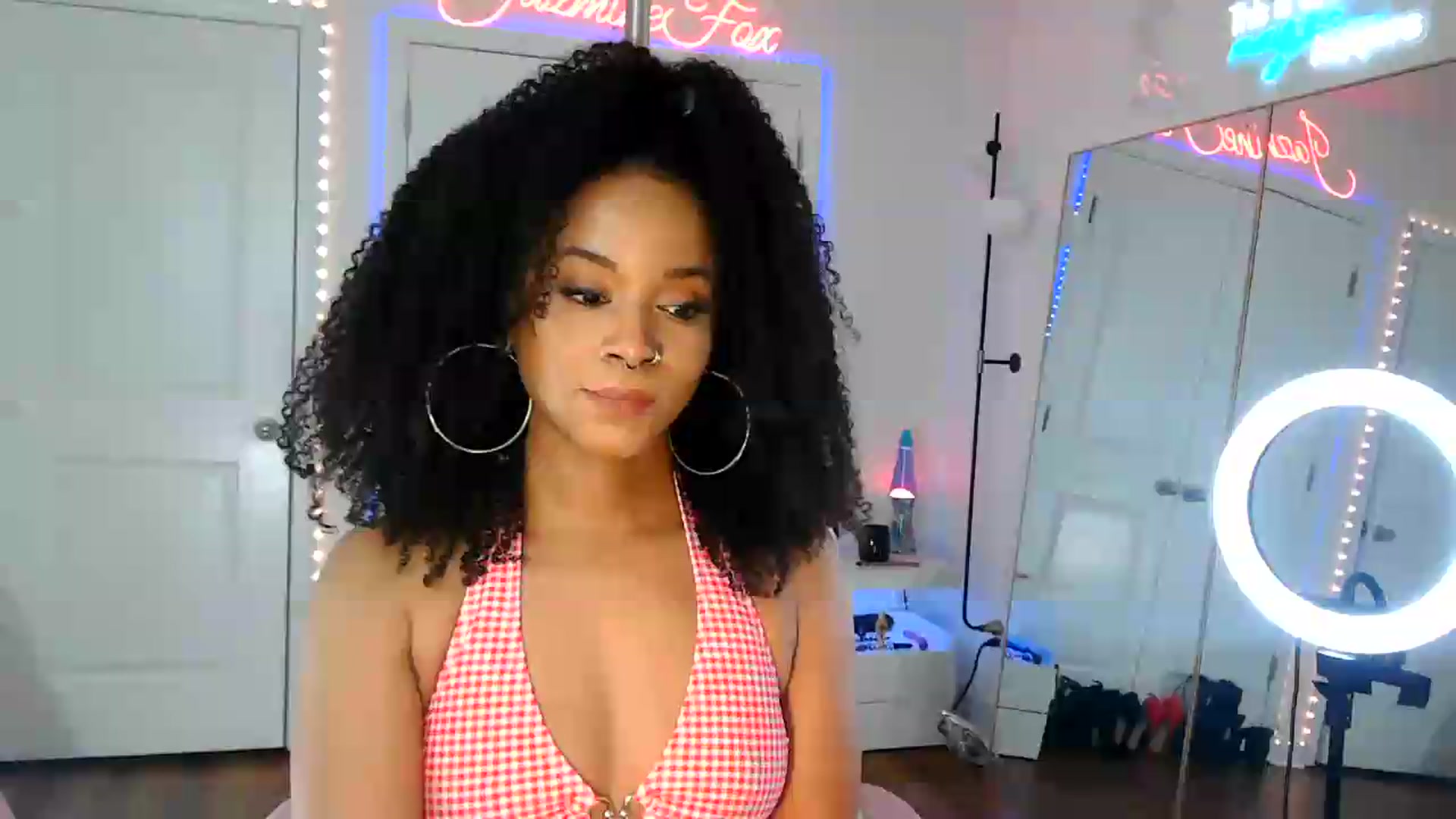 Gallery image thumbnail from Jazminefox's myfreecams stream on, 08/26/2026, 18:04 image 5 of 20