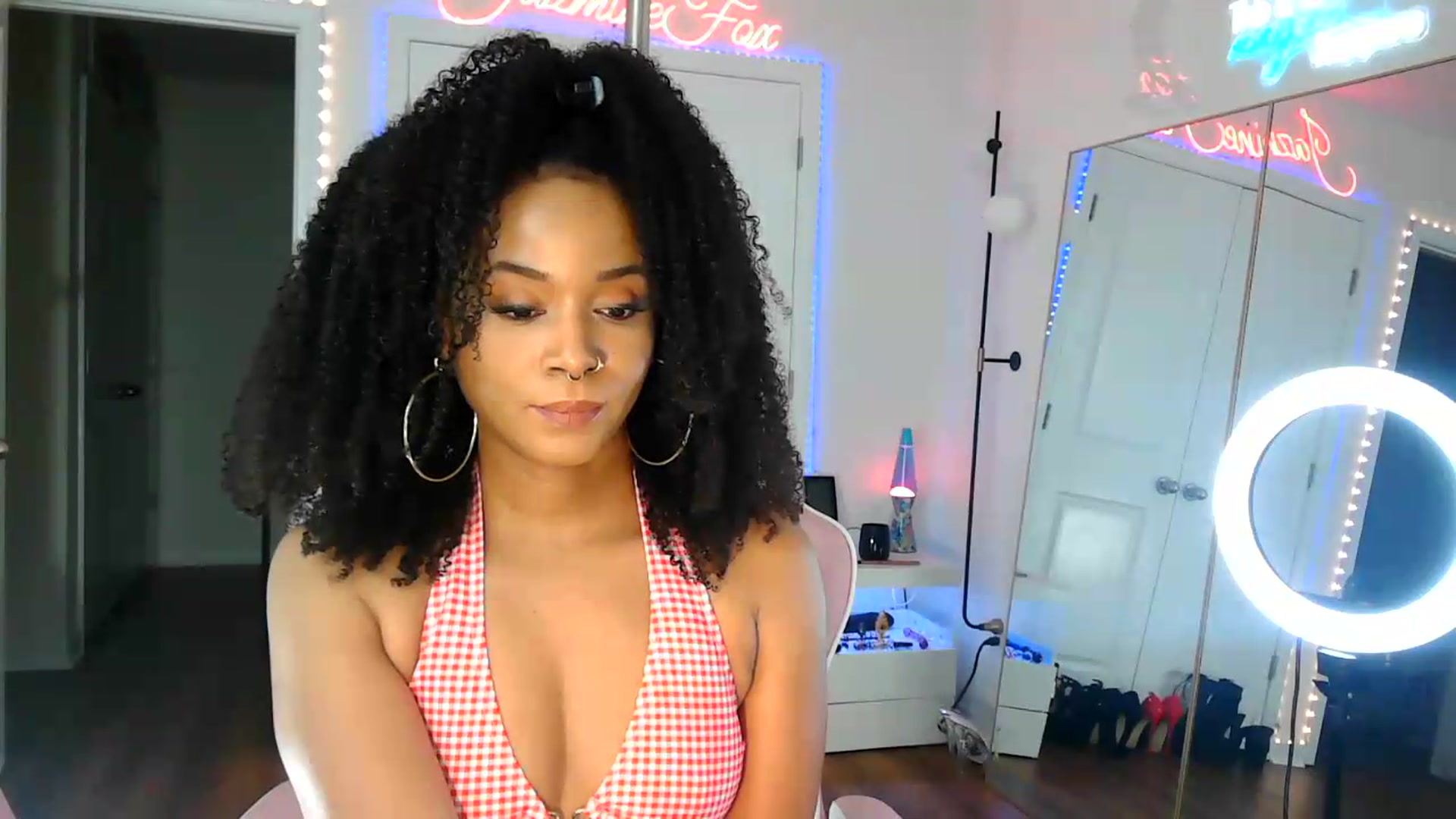 Gallery image thumbnail from Jazminefox's myfreecams stream on, 08/26/2026, 18:04 image 16 of 20