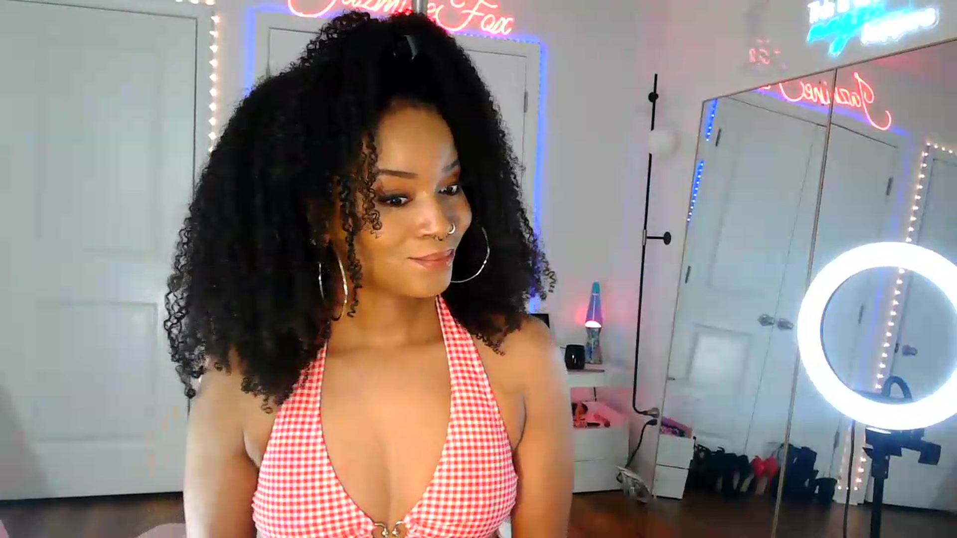 Gallery image thumbnail from Jazminefox's myfreecams stream on, 08/26/2026, 18:04 image 13 of 20