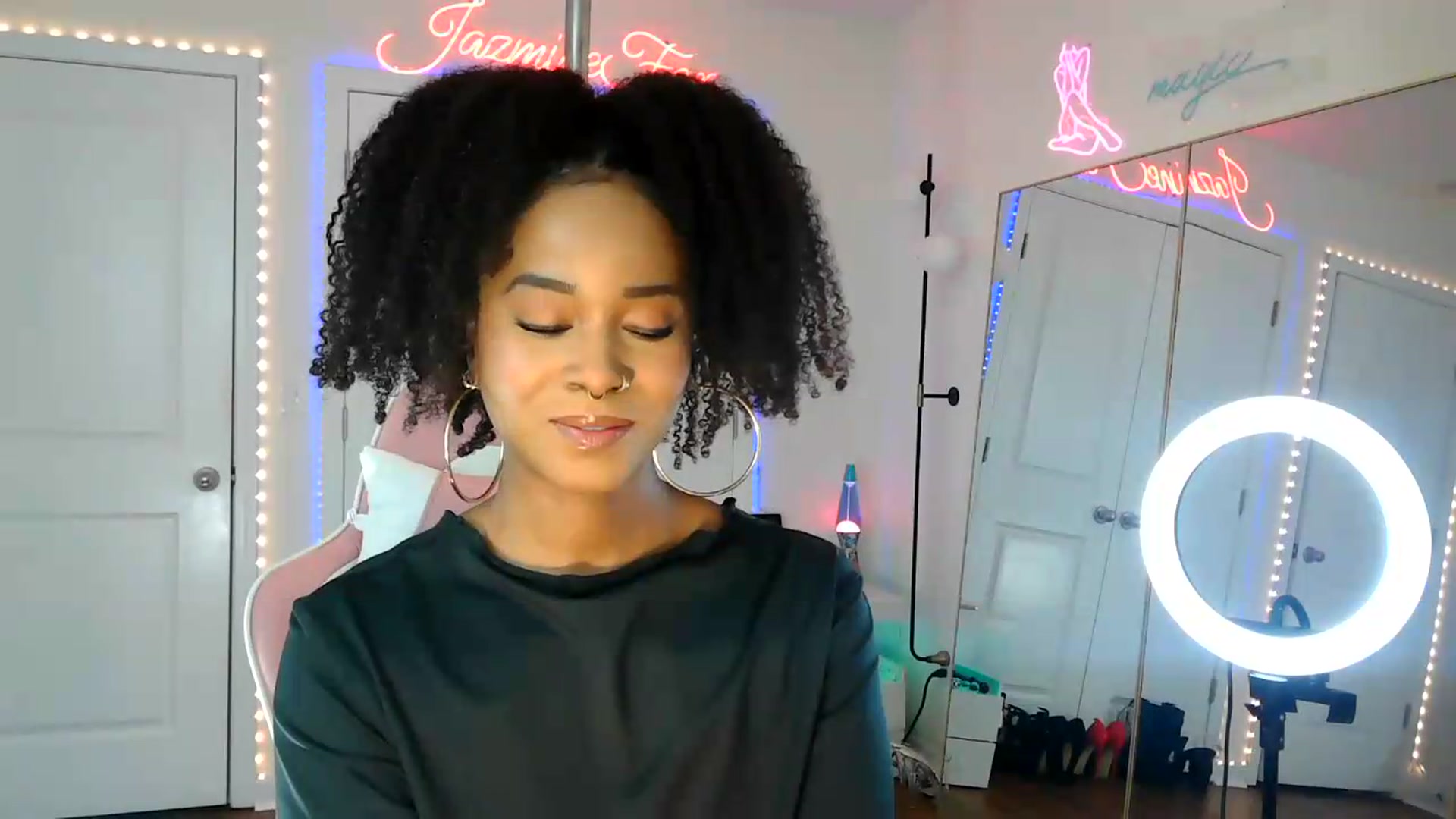 Gallery image thumbnail from Jazminefox's myfreecams stream on, 08/29/2026, 17:31 image 15 of 20