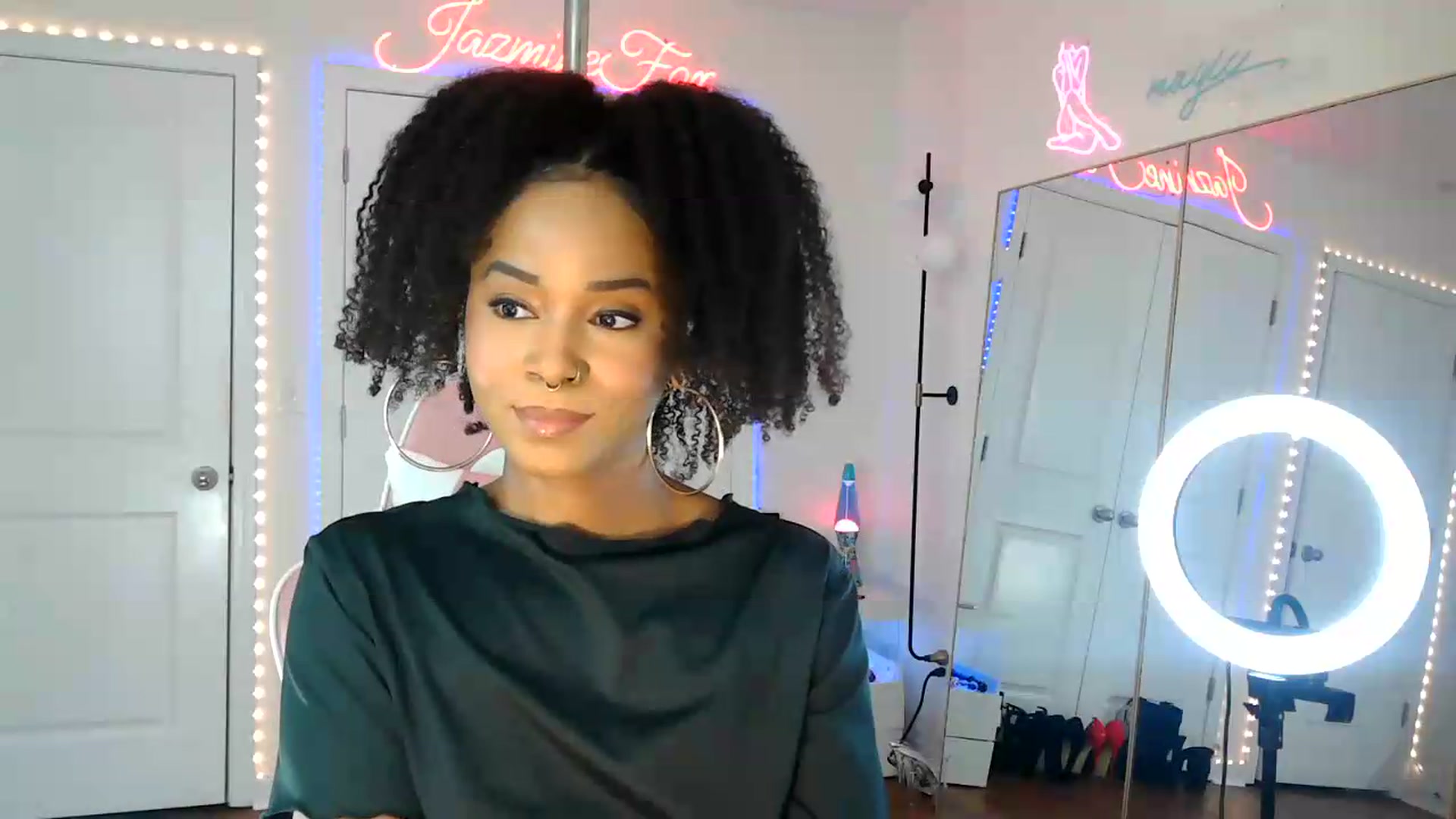 Gallery image thumbnail from Jazminefox's myfreecams stream on, 08/29/2026, 17:31 image 16 of 20