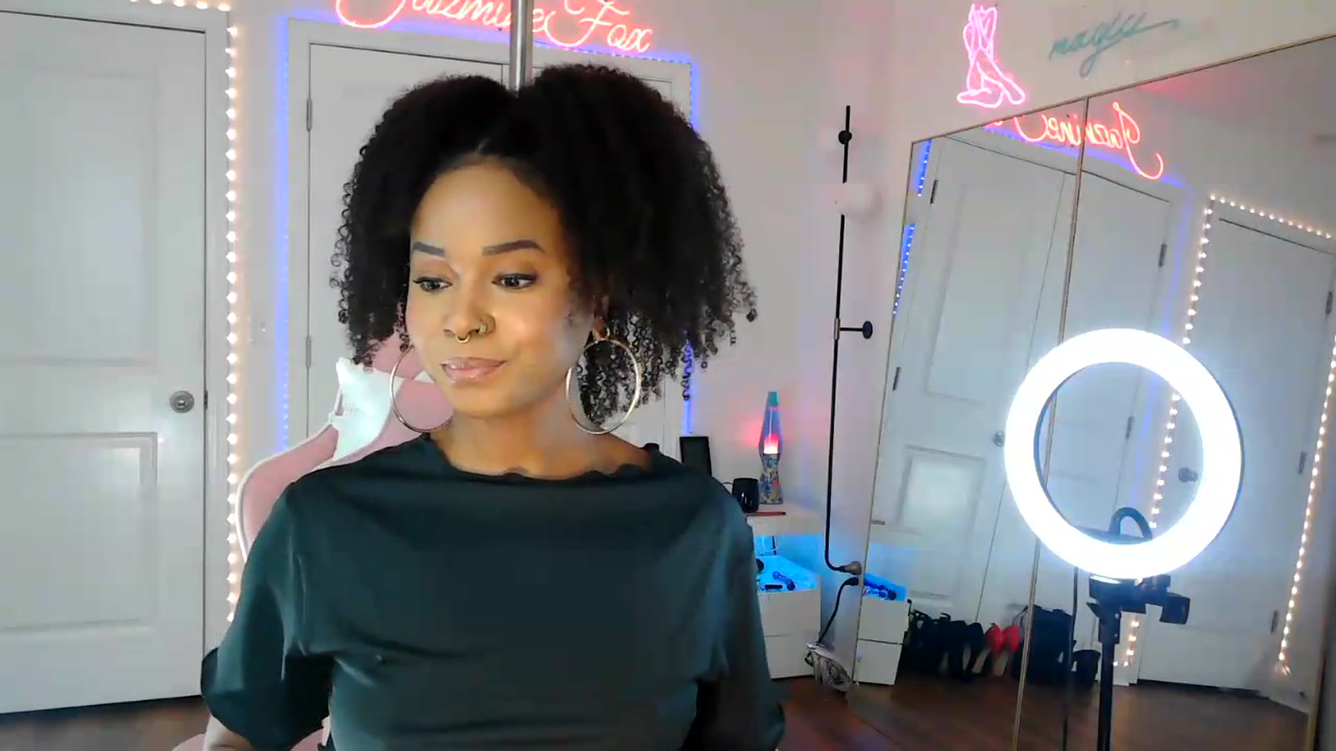 Gallery image thumbnail from Jazminefox's myfreecams stream on, 08/29/2026, 19:18 image 3 of 20